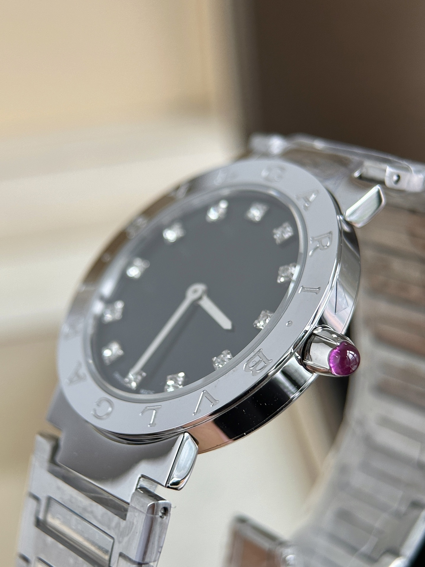Ms. Bv Pogli’s Stone Wristwatch: Unique Design, Swiss Core, Affordable Price, Fine Craftsmanship - 图片 7