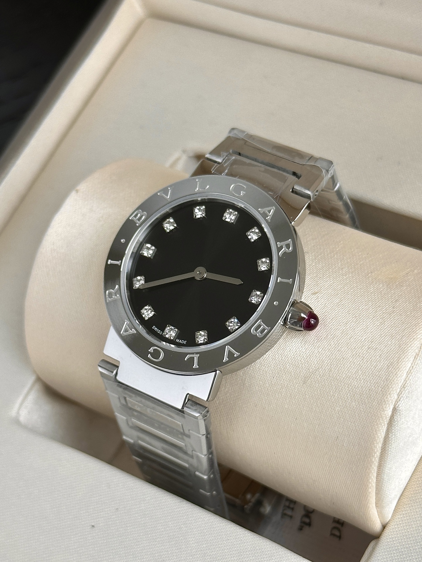 Ms. Bv Pogli’s Stone Wristwatch: Unique Design, Swiss Core, Affordable Price, Fine Craftsmanship - 图片 6