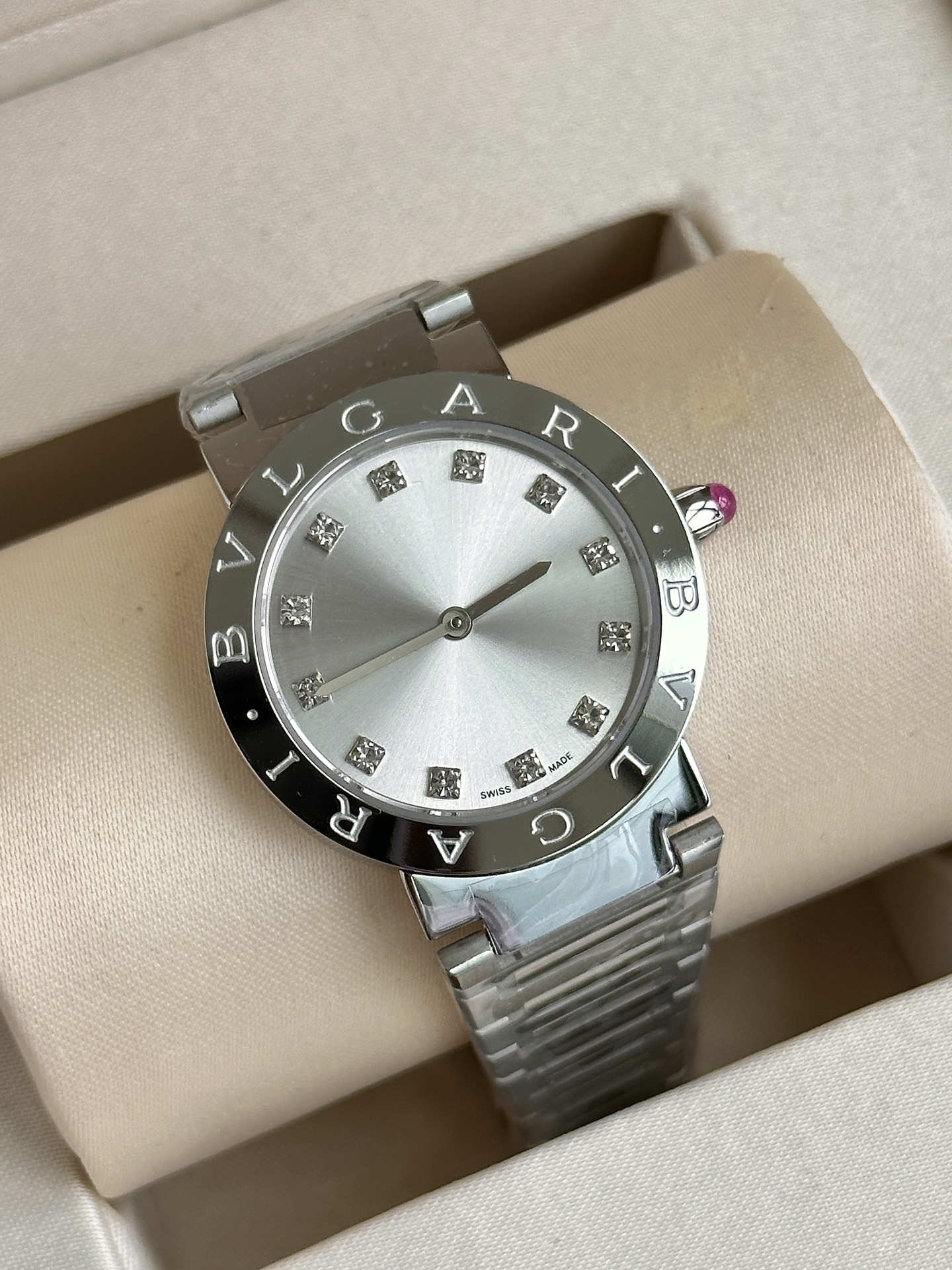 Ms. Bv Pogli’s Stone Wristwatch: Unique Design, Swiss Core, Affordable Luxury, Fine Craftsmanship - 图片 4