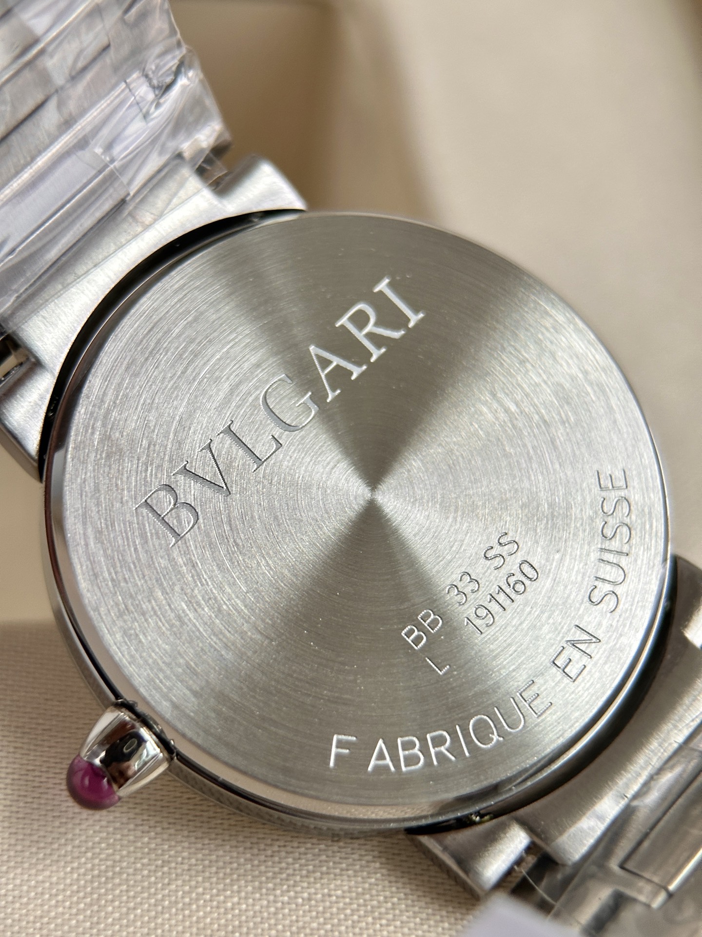 Ms. Bv Pogli’s Stone Wristwatch: Unique Design, Swiss Core, Affordable Luxury, Fine Craftsmanship - 图片 7