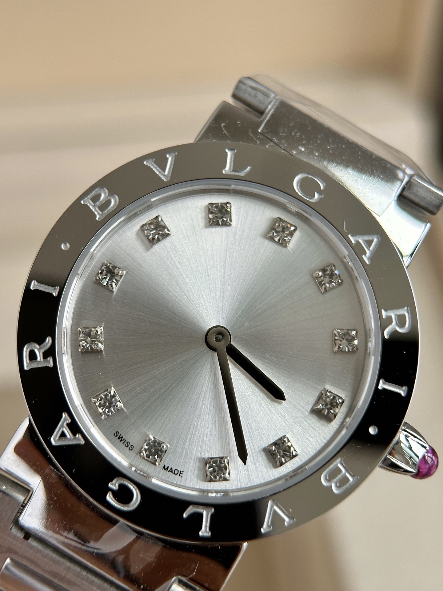 Ms. Bv Pogli’s Stone Wristwatch: Unique Design, Swiss Core, Affordable Luxury, Fine Craftsmanship - 图片 5