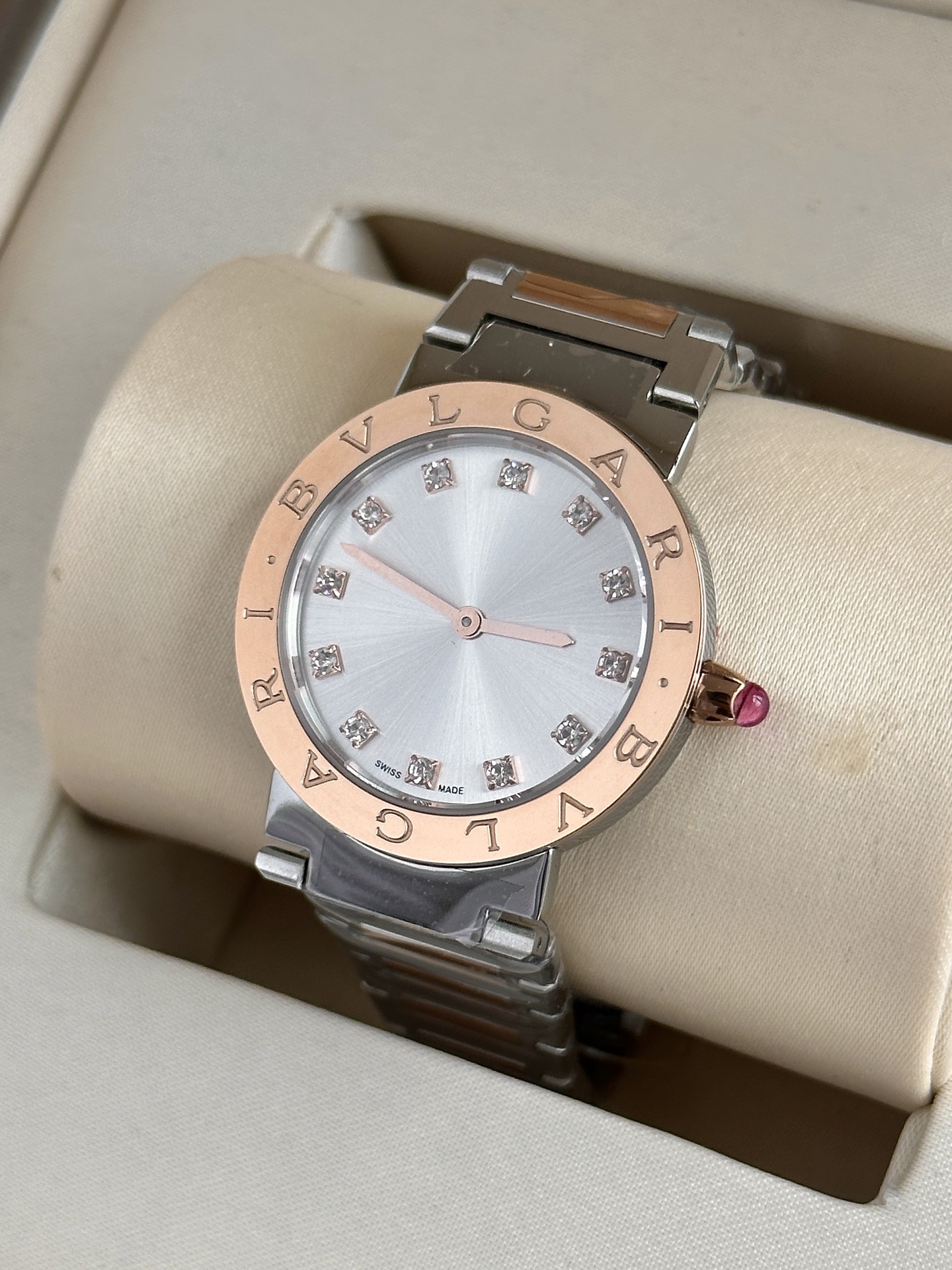 Unique Stone Wristwatch with Swiss Core and Elegant Design Elements - 图片 4