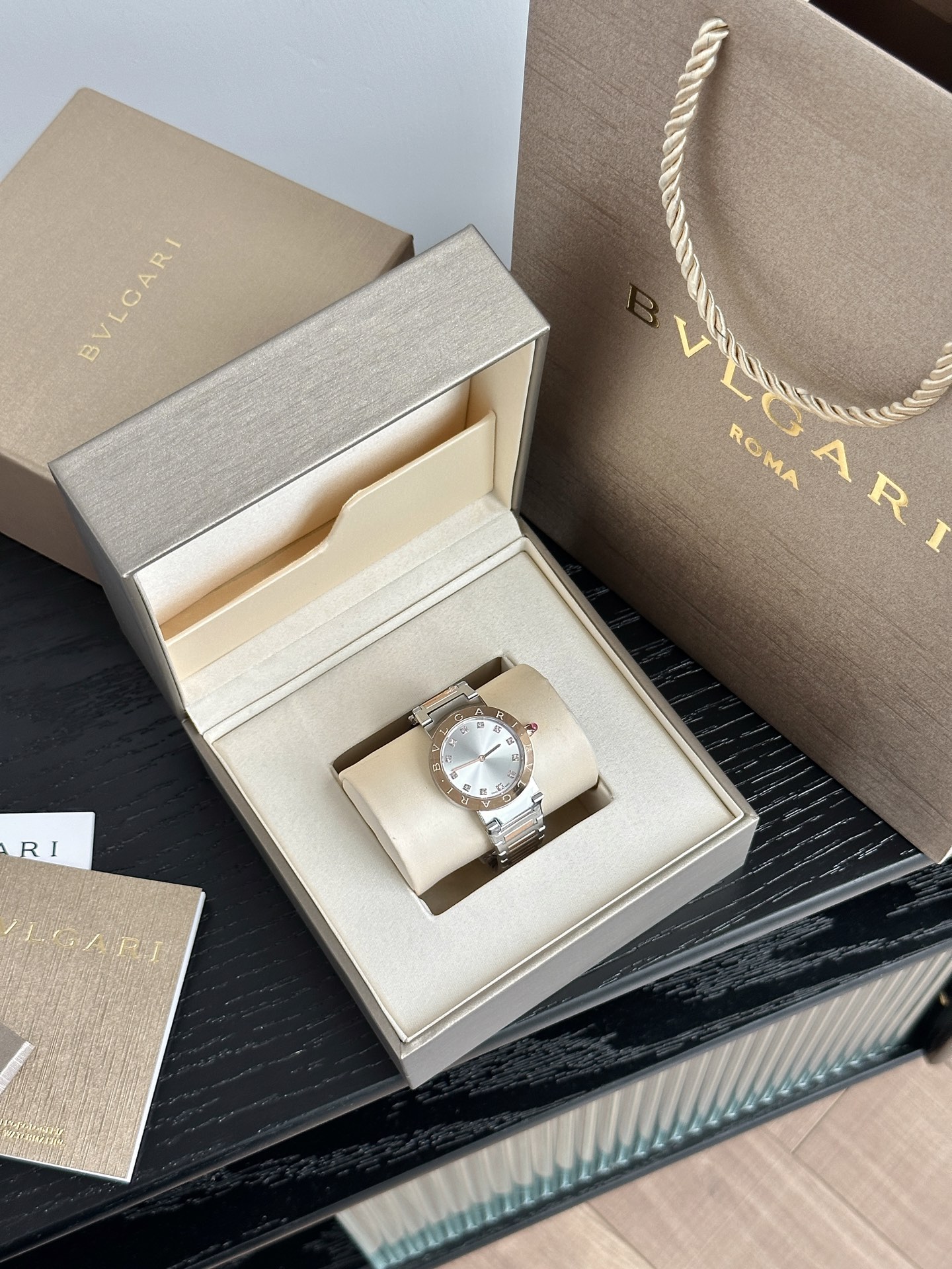 Unique Stone Wristwatch with Swiss Core and Elegant Design Elements - 图片 2
