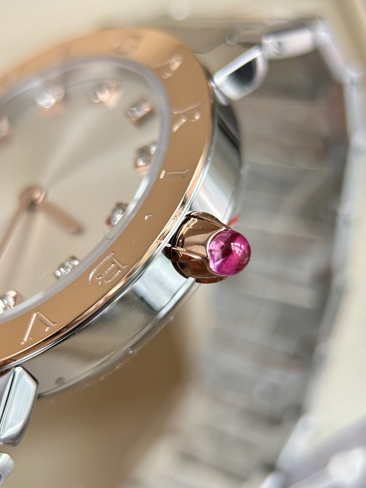 Unique Stone Wristwatch with Swiss Core and Elegant Design Elements - 图片 6