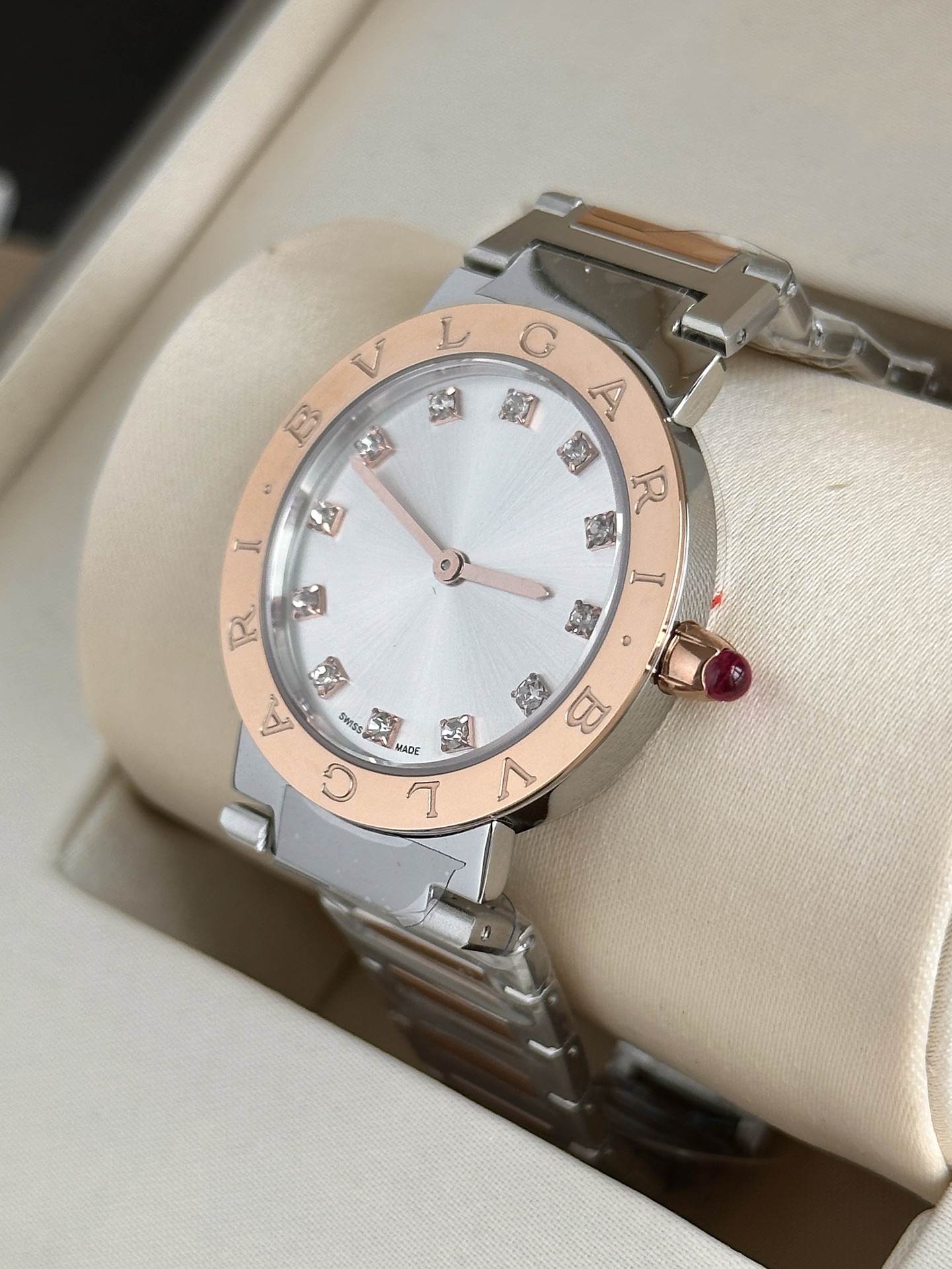 Unique Stone Wristwatch with Swiss Core and Elegant Design Elements - 图片 5