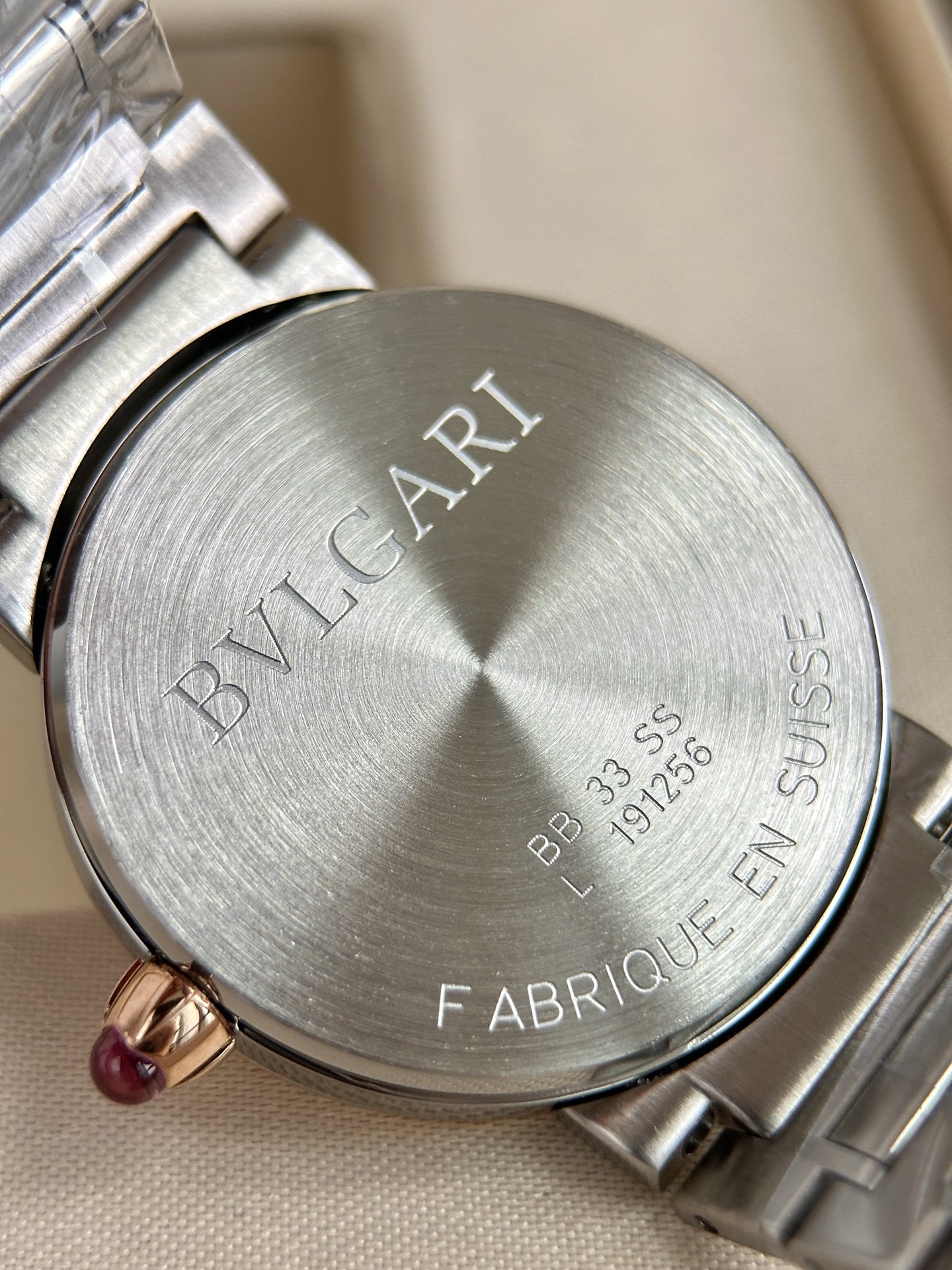 Ms. Bv Pogli’s Stone Wristwatch: Swiss Cores, Unique Design, Affordable Luxury, Premium Materials - 图片 7