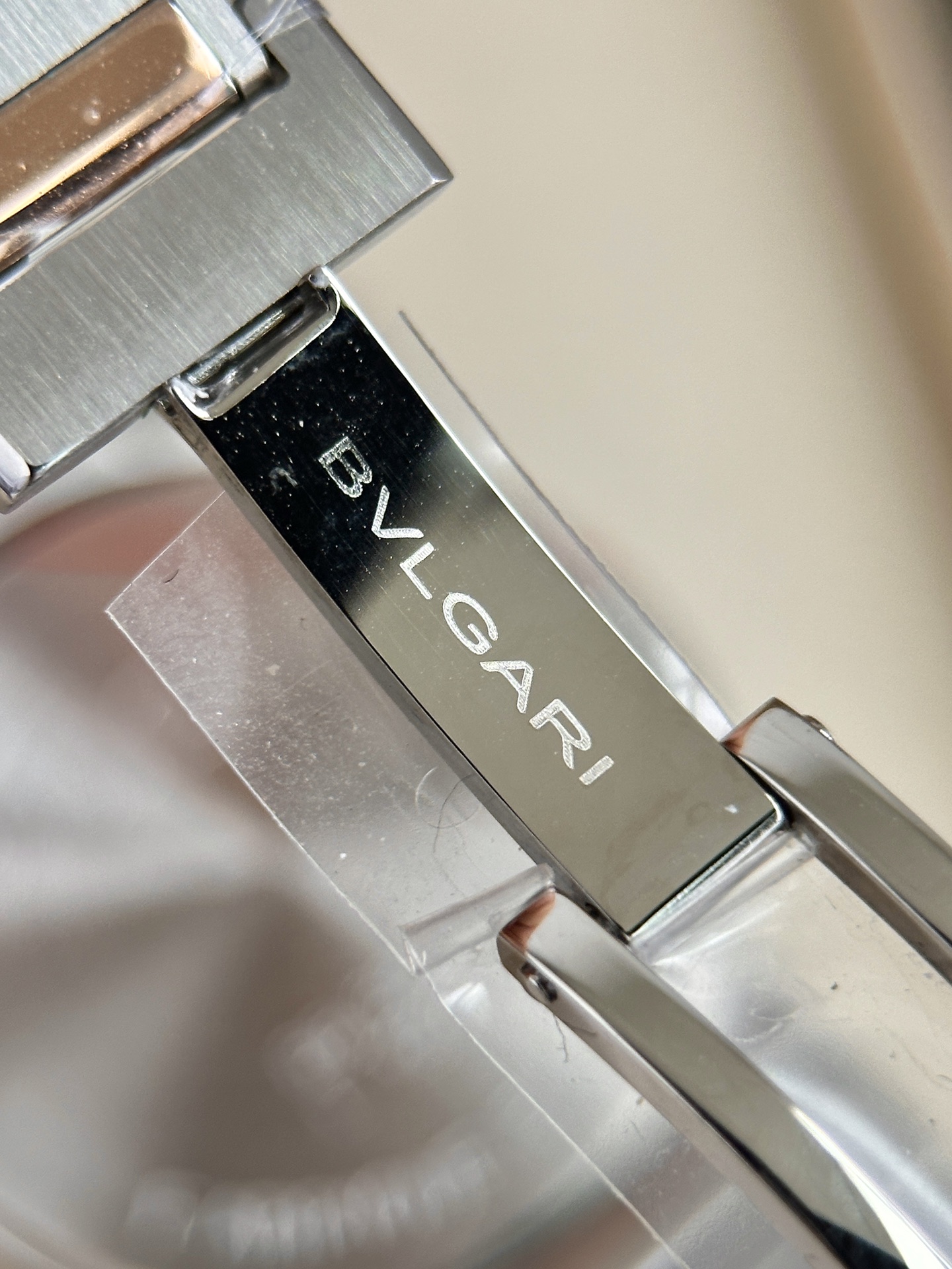 Ms. Bv Pogli’s Stone Wristwatch: Swiss Cores, Unique Design, Affordable Luxury, Premium Materials - 图片 9