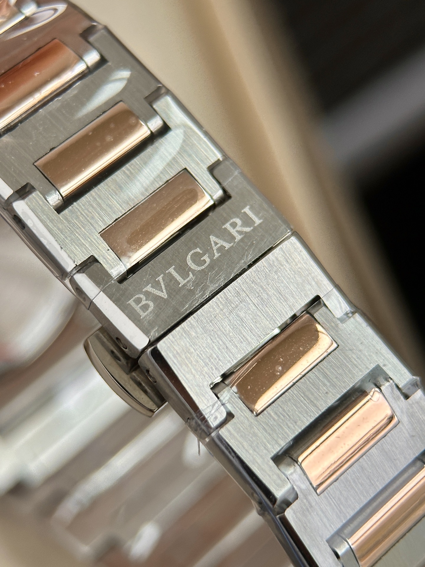Ms. Bv Pogli’s Stone Wristwatch: Swiss Cores, Unique Design, Affordable Luxury, Premium Materials - 图片 8