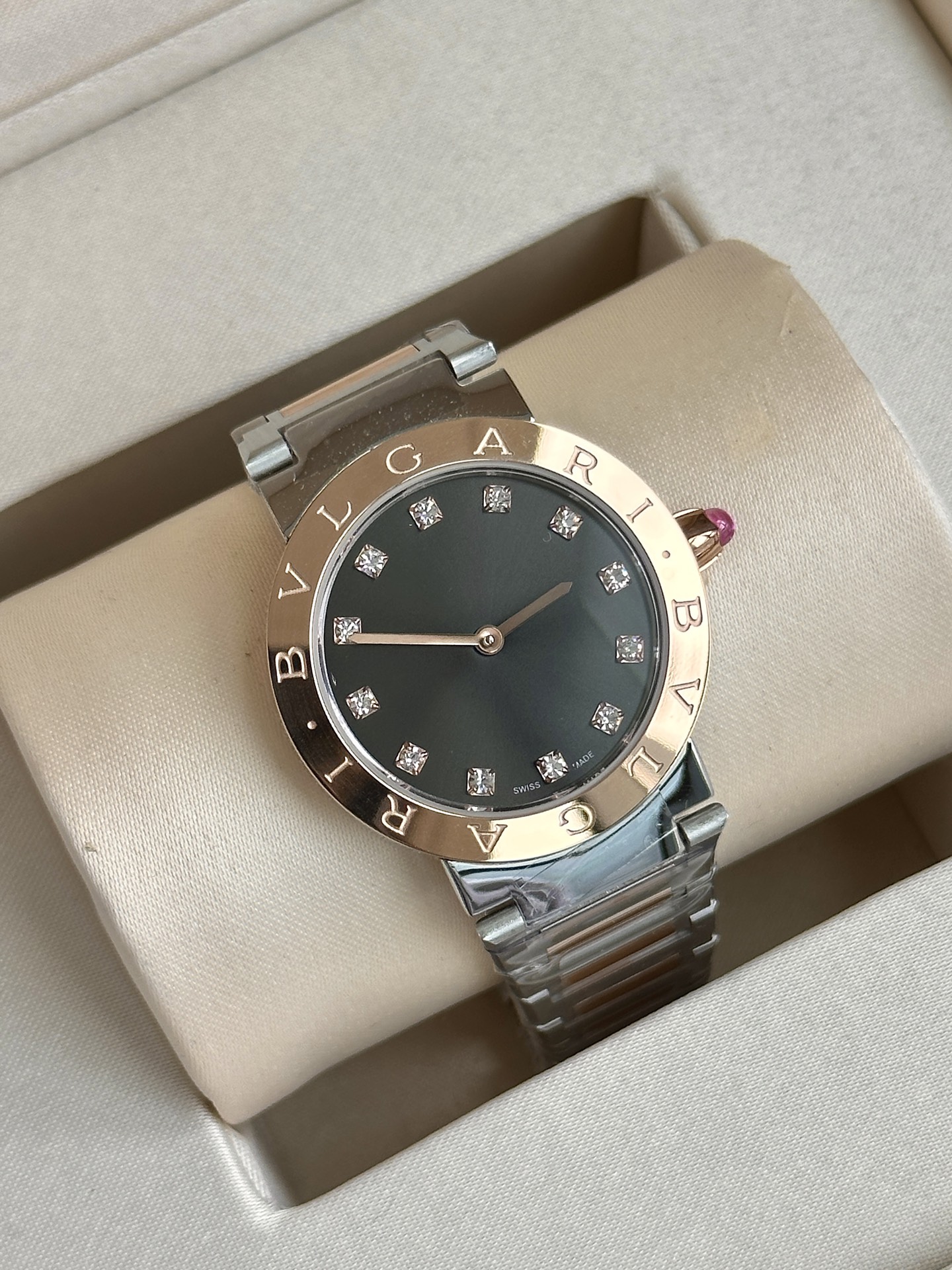 Ms. Bv Pogli’s Stone Wristwatch: Swiss Cores, Unique Design, Affordable Luxury, Premium Materials - 图片 4