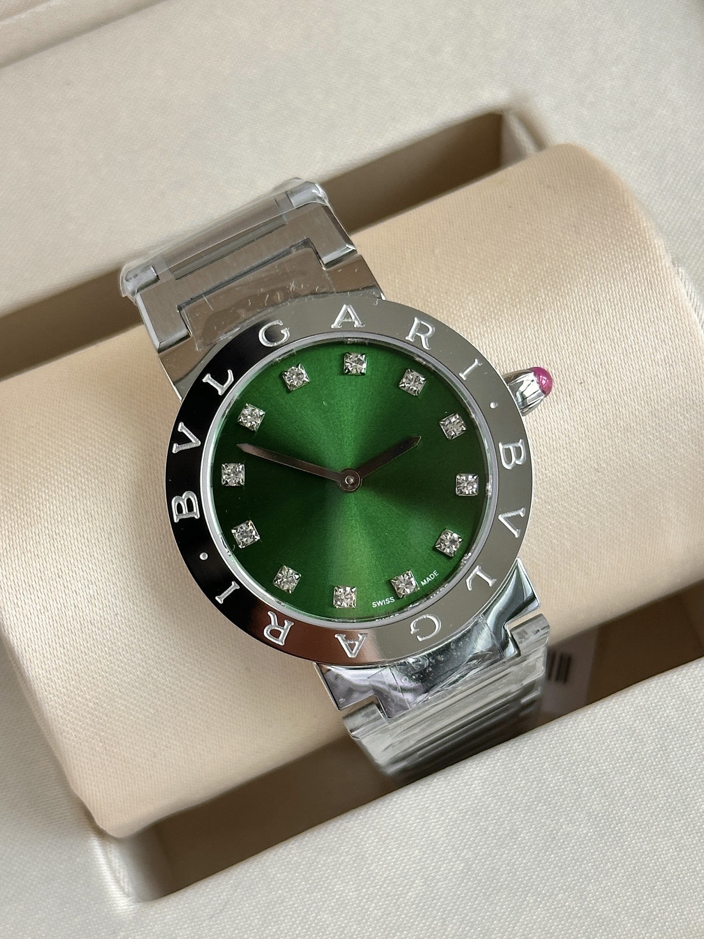 Unique Stone Wristwatch with Swiss Cores and Solar-Radiated Design - 图片 3