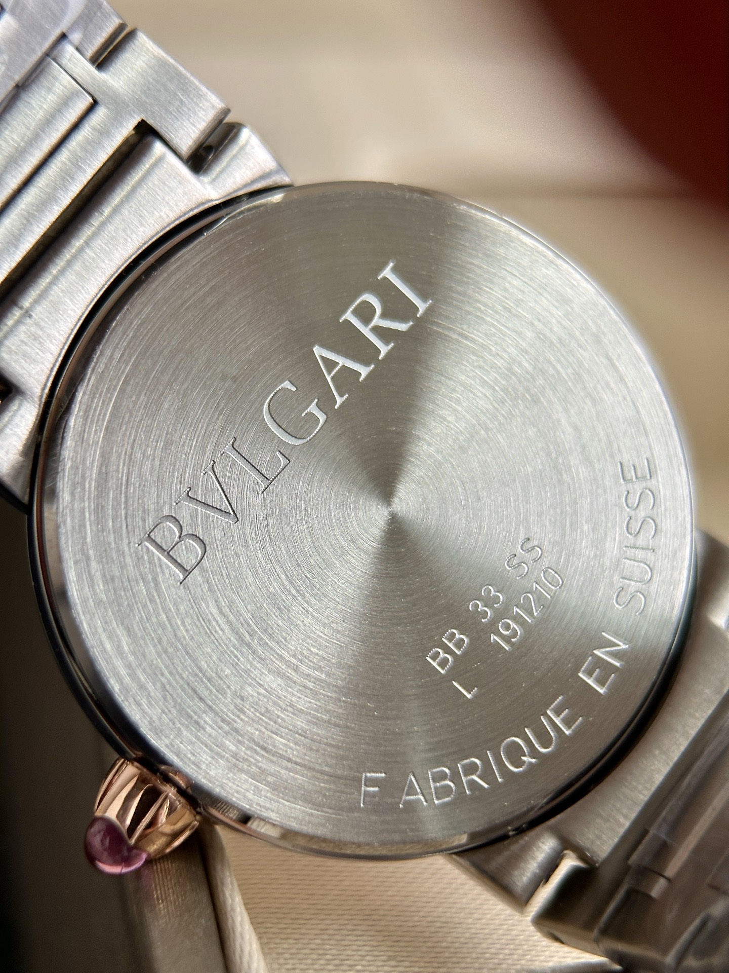 Ms. Bv Pogli’s Stone Wristwatch: Unique Design, Swiss Core, Affordable Price, Fine Craftsmanship - 图片 8