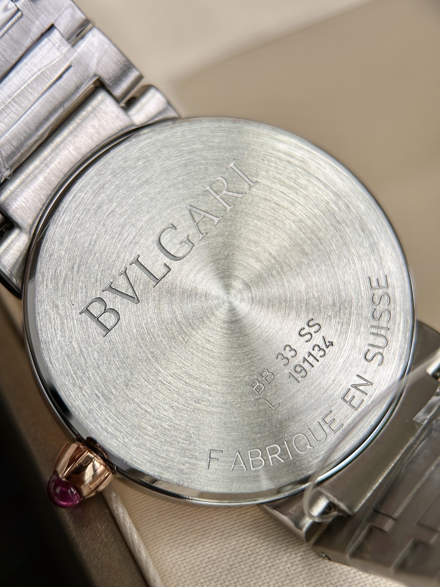 Ms. Bv Pogli’s Stone Wristwatch: Unique Design, Swiss Core, Affordable Price, Fine Craftsmanship - 图片 7