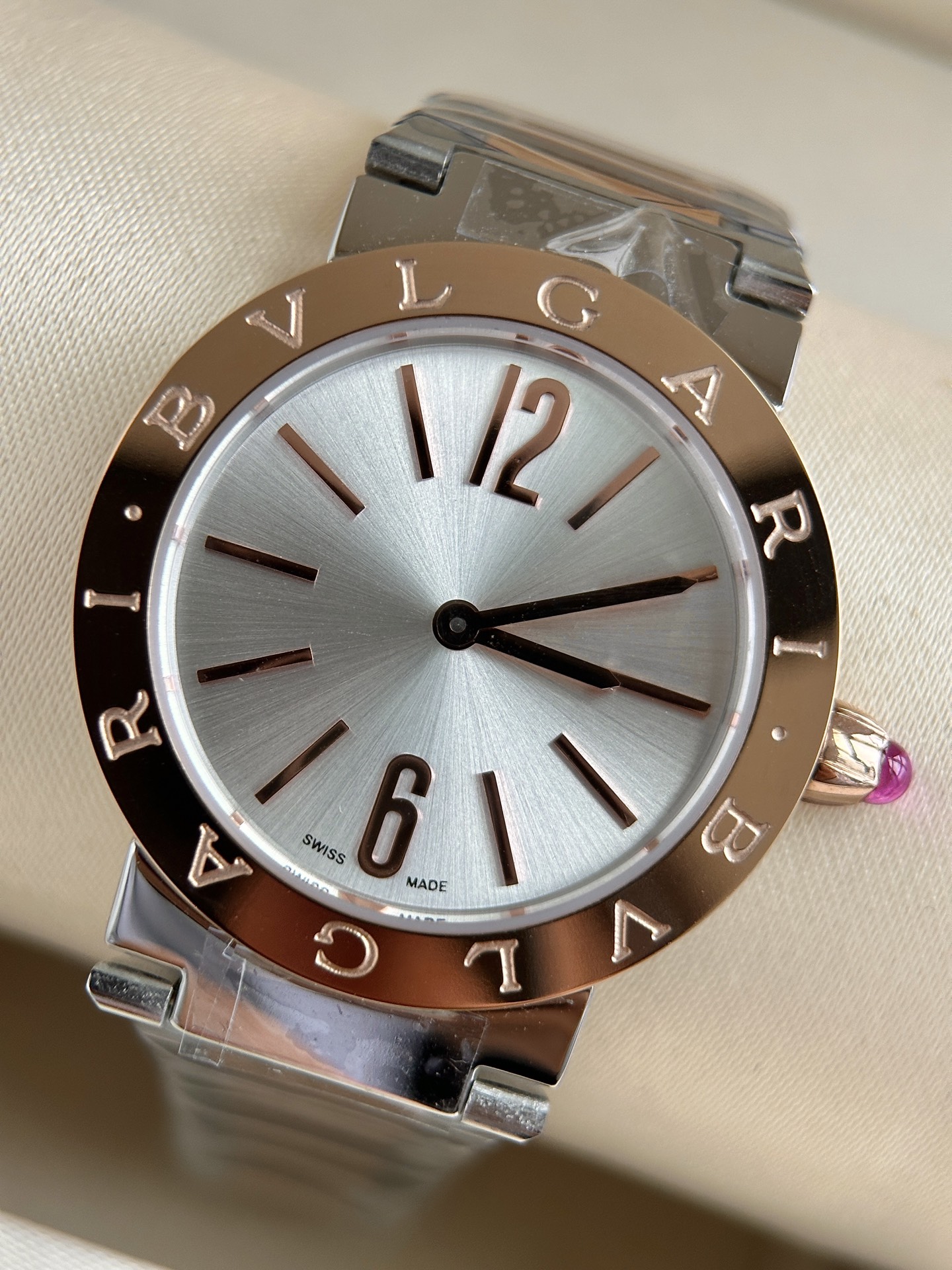 Ms. Bv Pogli’s Stone Wristwatch: Unique Design, Swiss Core, Affordable Price, Fine Craftsmanship - 图片 5