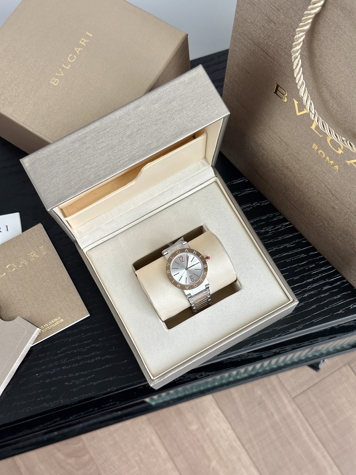 Ms. Bv Pogli’s Stone Wristwatch: Unique Design, Swiss Core, Affordable Price, Fine Craftsmanship - 图片 2