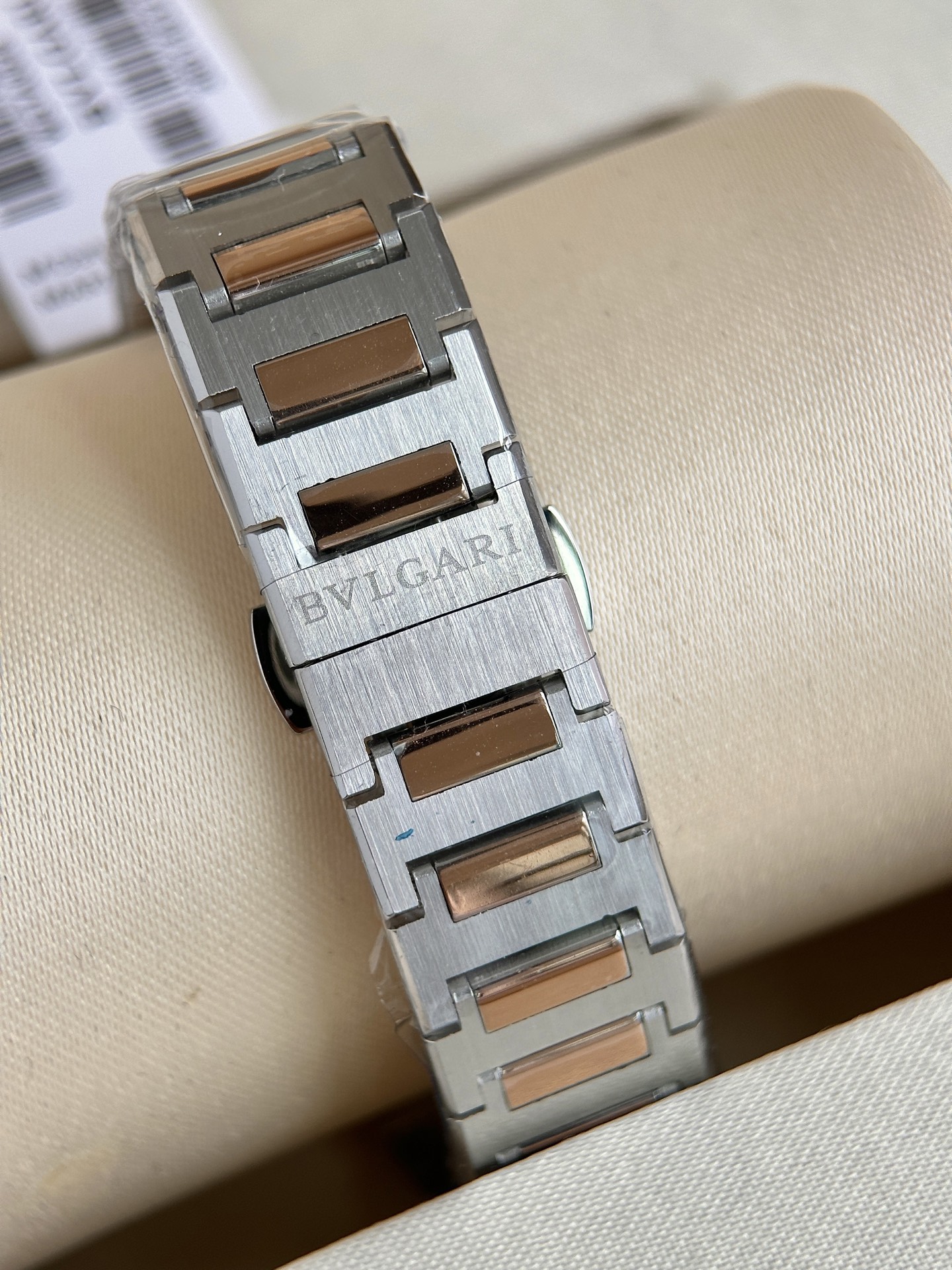 Ms. Bv Pogli’s Stone Wristwatch: Unique Design, Swiss Core, Affordable Price, Fine Craftsmanship - 图片 8