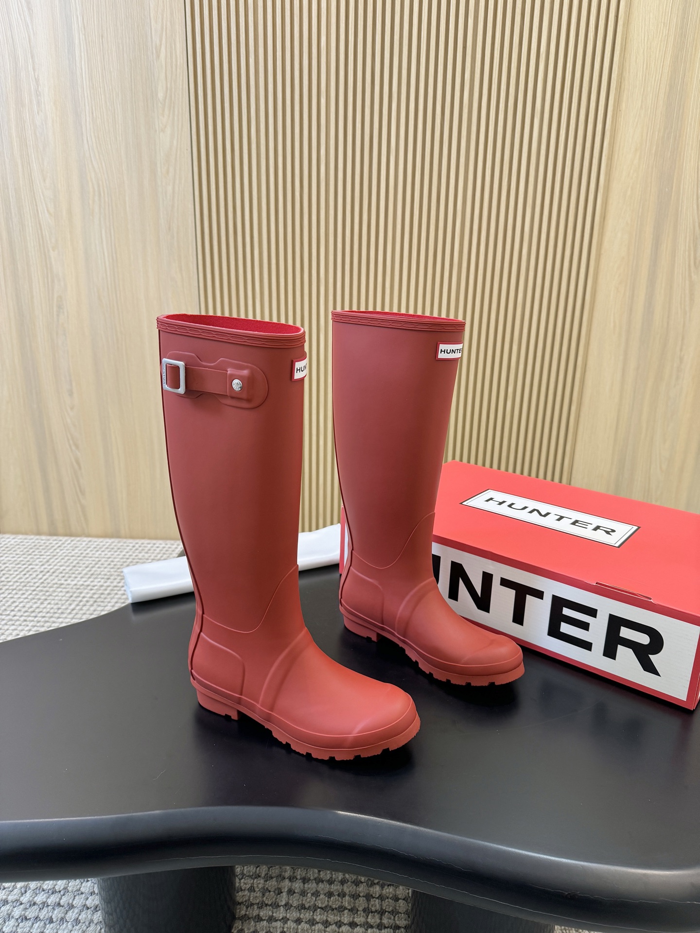 NO:560130,Popular rain boots, waterproof and non-slip for outdoor camping ~ durable and fashionable items!  Materials and craftsmanship Original molded special waterproof material Original fabric lining Non-slip and wear-resistant logo rubber outsole Size 35-40, boots, boots, rain boots19860909爆款雨靴 户外露营防水防滑～耐造时髦单品！ 材质与工艺 原版开模特殊防水材质 原版织物内里 防滑耐磨logo橡胶大底 Size35-40,靴子,boots,rain boots,Women's Shoes