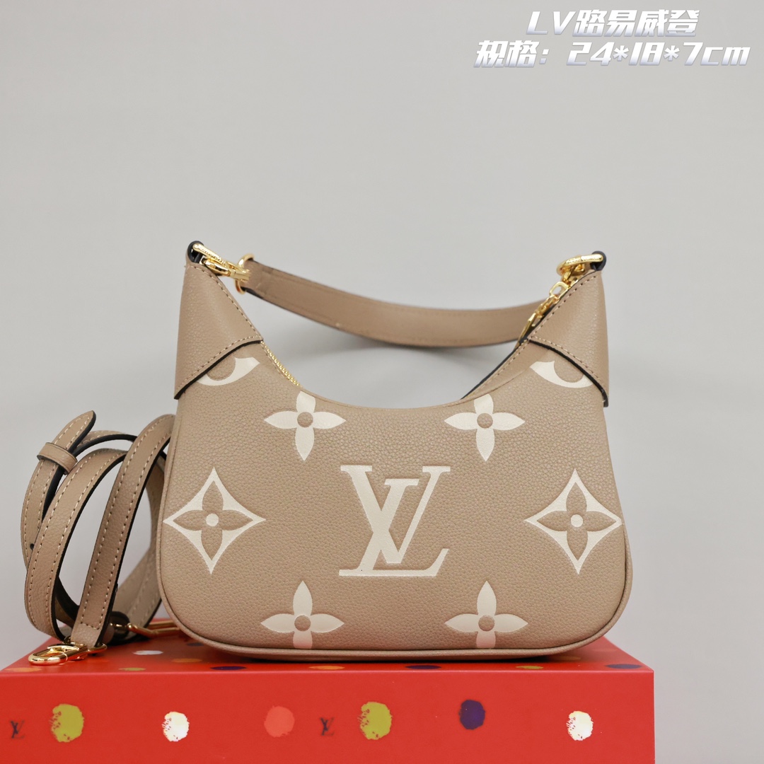 Lv Bagatelle腋下包 (大象灰) 适合夏天的必备单品,搭配一根手提短带/一根细长肩带,都可拆卸,粒面压纹牛皮,搭配同色麂皮内里,质感很好,通勤旅游都非常nice. 规格:24*18*7cm