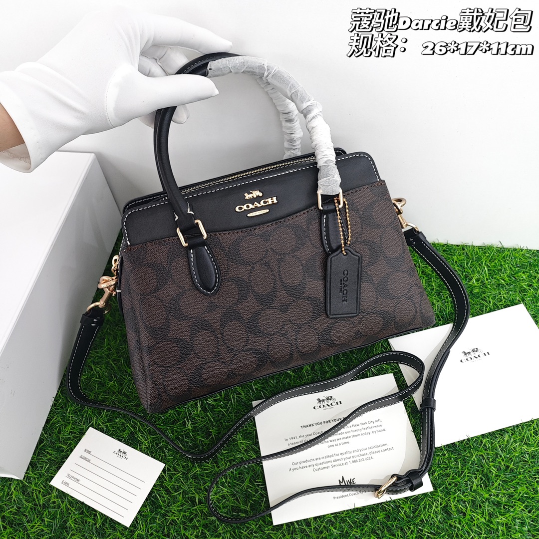 蔻驰Darcie戴妃包💰300 可手提,配有长肩带可斜挎,多个夹层设计,储存拿放很方便,中间拉链夹层发挥其安全作用,实用性非常到位,成熟稳重又不失个性。 规格:26*17*11cm