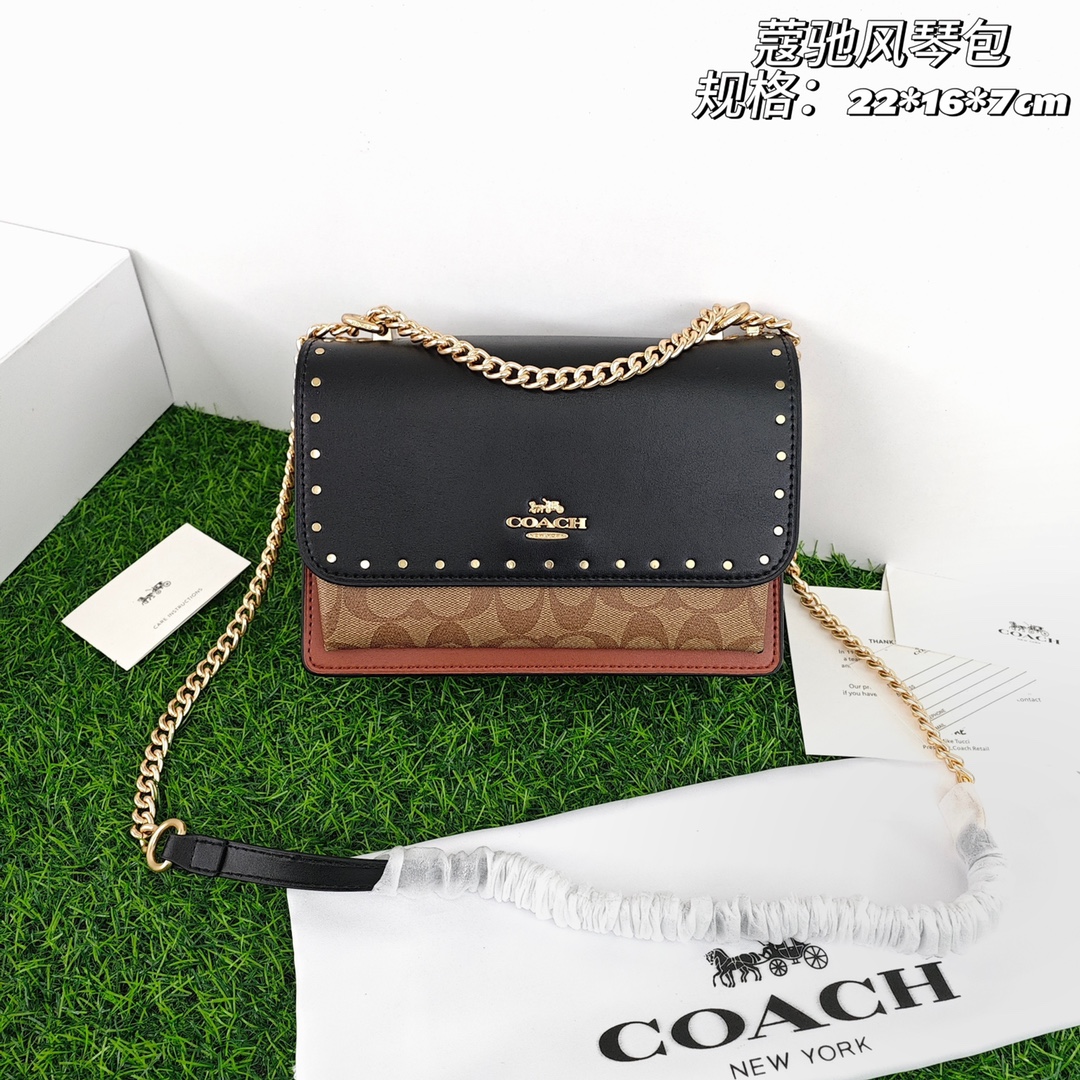 蔻驰风琴包💰300
可盐可甜的Klare,可以说是蔻驰开挂的一款,拼色设计满满的轻奢高级感,斜挎 单肩 流浪包的背法都可以,隔层多收纳方便,日常通勤逛街出门玩都没问题。
规格:22*16*7cm