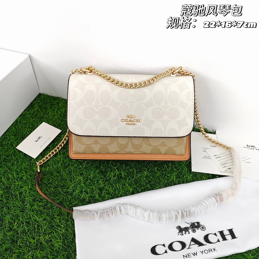 蔻驰风琴包💰300
可盐可甜的Klare,可以说是蔻驰开挂的一款,拼色设计满满的轻奢高级感,斜挎 单肩 流浪包的背法都可以,隔层多收纳方便,日常通勤逛街出门玩都没问题。
规格:22*16*7cm