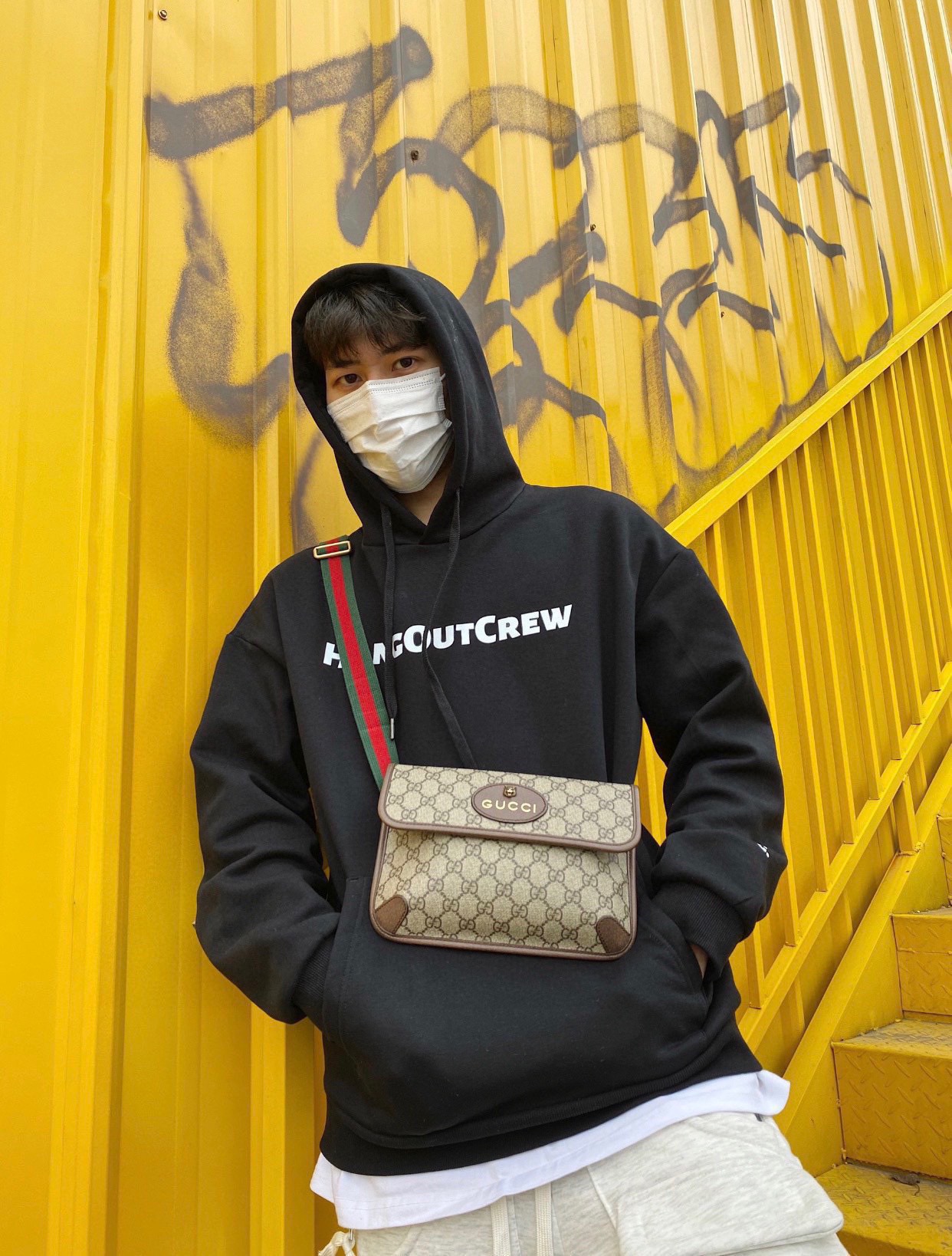 GUCCI虎头腰包💰190 尺寸：24×16×3.5cm 特点：经典双g印花，彰显时尚气息。 方式：吸磁翻盖开合，背带可调节长短，GG supreme帆布环保材质。