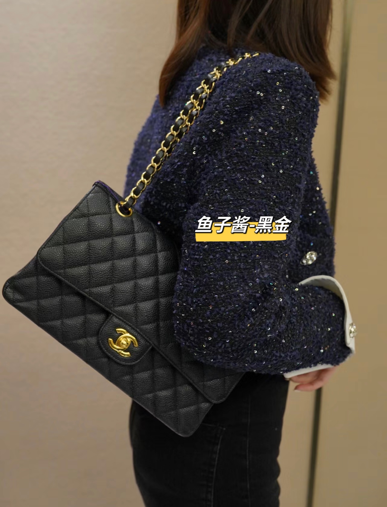 香奈儿CF链条包💰300 （鱼子酱/黑金） 高贵典雅气质，菱格美貌百搭不挑人，精致五金，单肩/斜挎/使用超级方便，出镜率高，无论您是逛街，还是参加各种大party，出席晚宴都必不可少。 规格：25*15*6.5cm