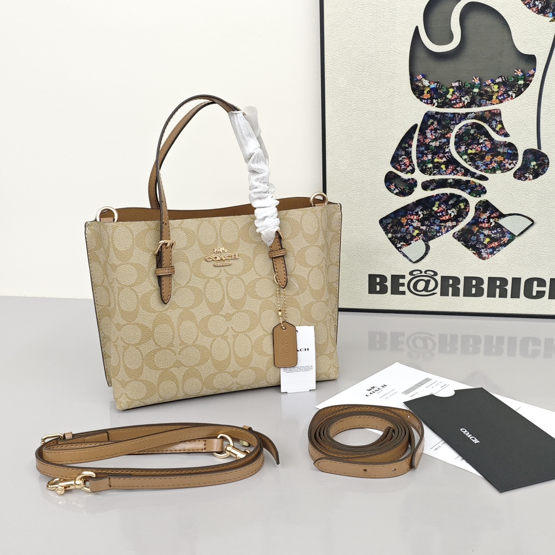 蔻驰Mollie25托特包💰280 配有三套带子♻可手拎,可肩背,可斜挎,内置拉链隔层,超实用。 尺寸:25*20*12cm