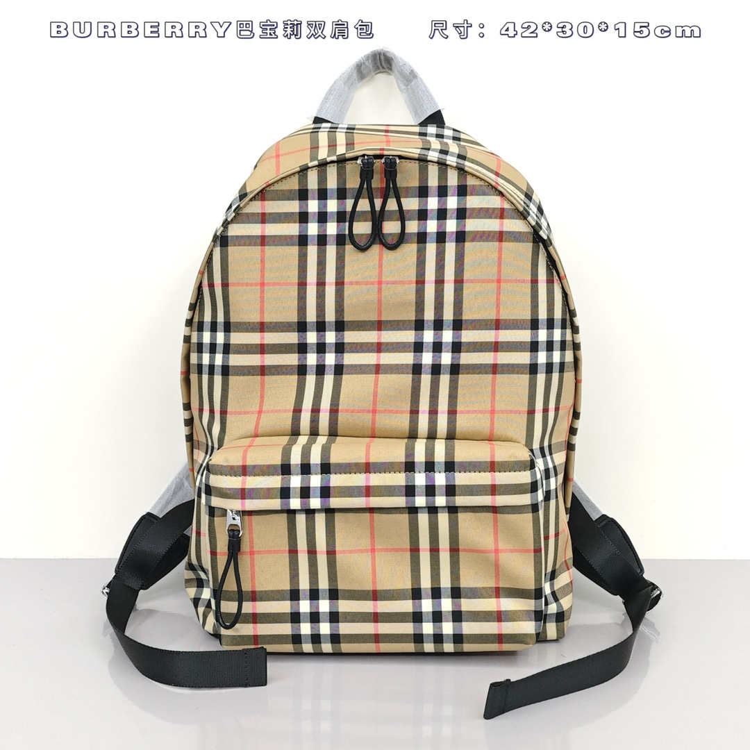 巴宝莉尼龙双肩包💰280 采用进口尼龙材质,肩背带饰有品牌字母提花精纺徽标,顶部提柄;可调式肩背带,2个拉链外袋;1个拉链内袋,双向拉链开合,超高实用性。 尺寸:42*30*15cm