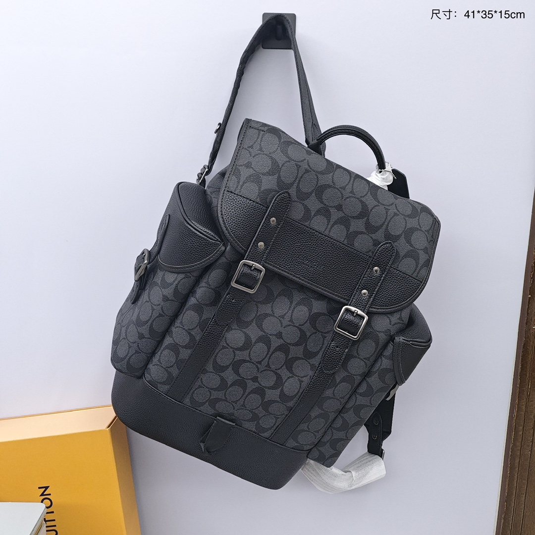 蔻驰男士双肩包💰300 拼接平滑小牛皮,顶部翻盖设计,吸磁扣开合,内部拉绳封口,安全性能超强,线条感流利,更加简约时尚,内置多功能口袋,满足通勤旅行办公等需求。 尺寸:41*35*15cm