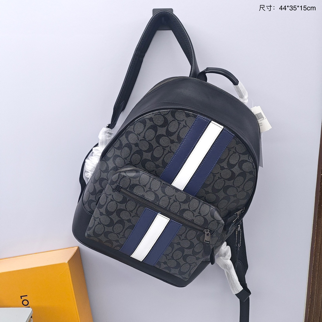 蔻驰男士双肩包💰300
采用特色涂层帆布和小牛皮革制作，内部分区设有加了衬垫的数码产品袋和多功能口袋，可妥帖存放您的手机/充电器和其他日常物品，加厚蜂窝背带，久背不累。 
尺寸：44*35*15cm（包括顶长）