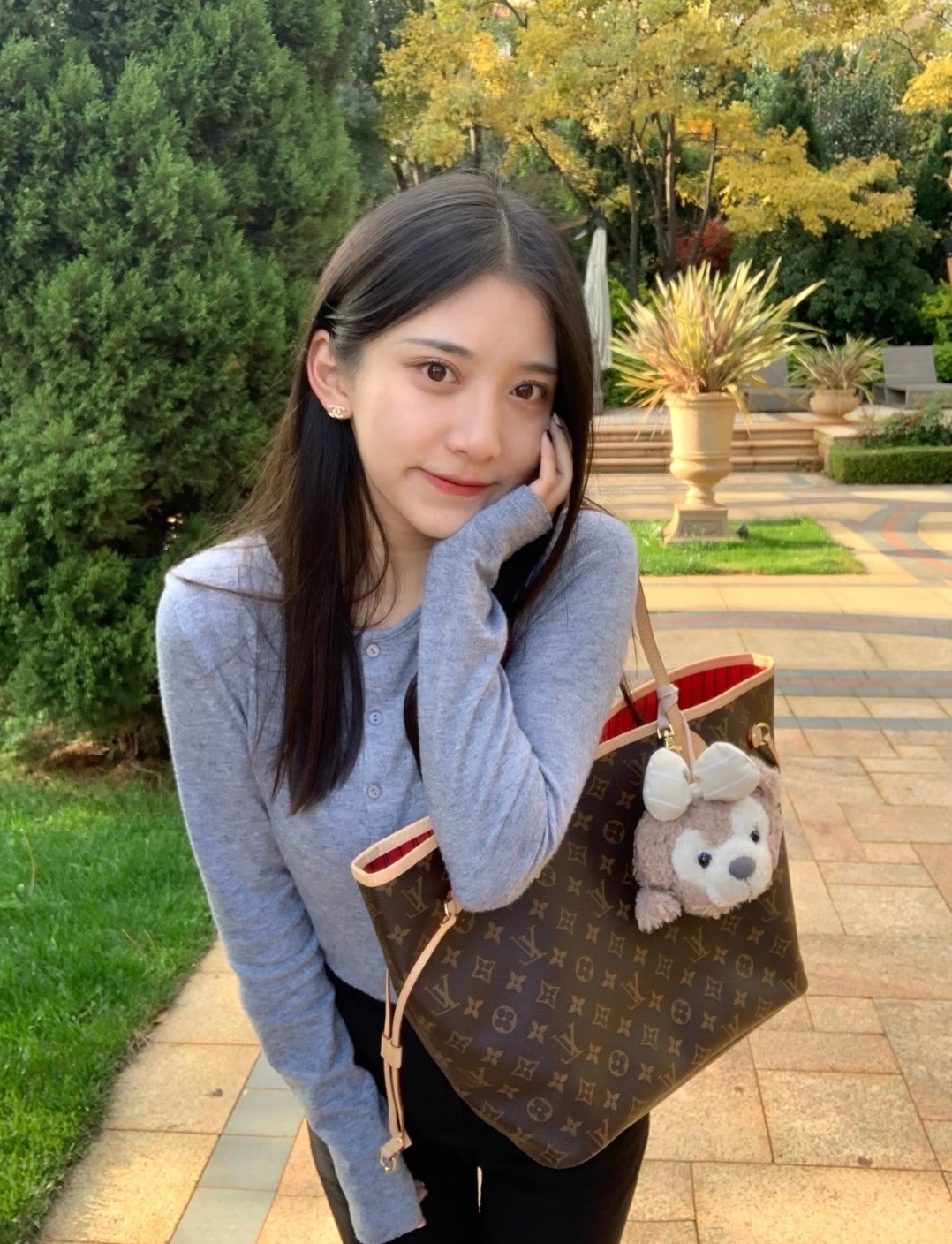 ✅Lv neverfull子母购物袋💰270 尺寸：31×28×14cm 简介：开放式开合，内置拉链口袋，内部空间宽敞，搭配小包实用性拉满，可手提/可腋下背。