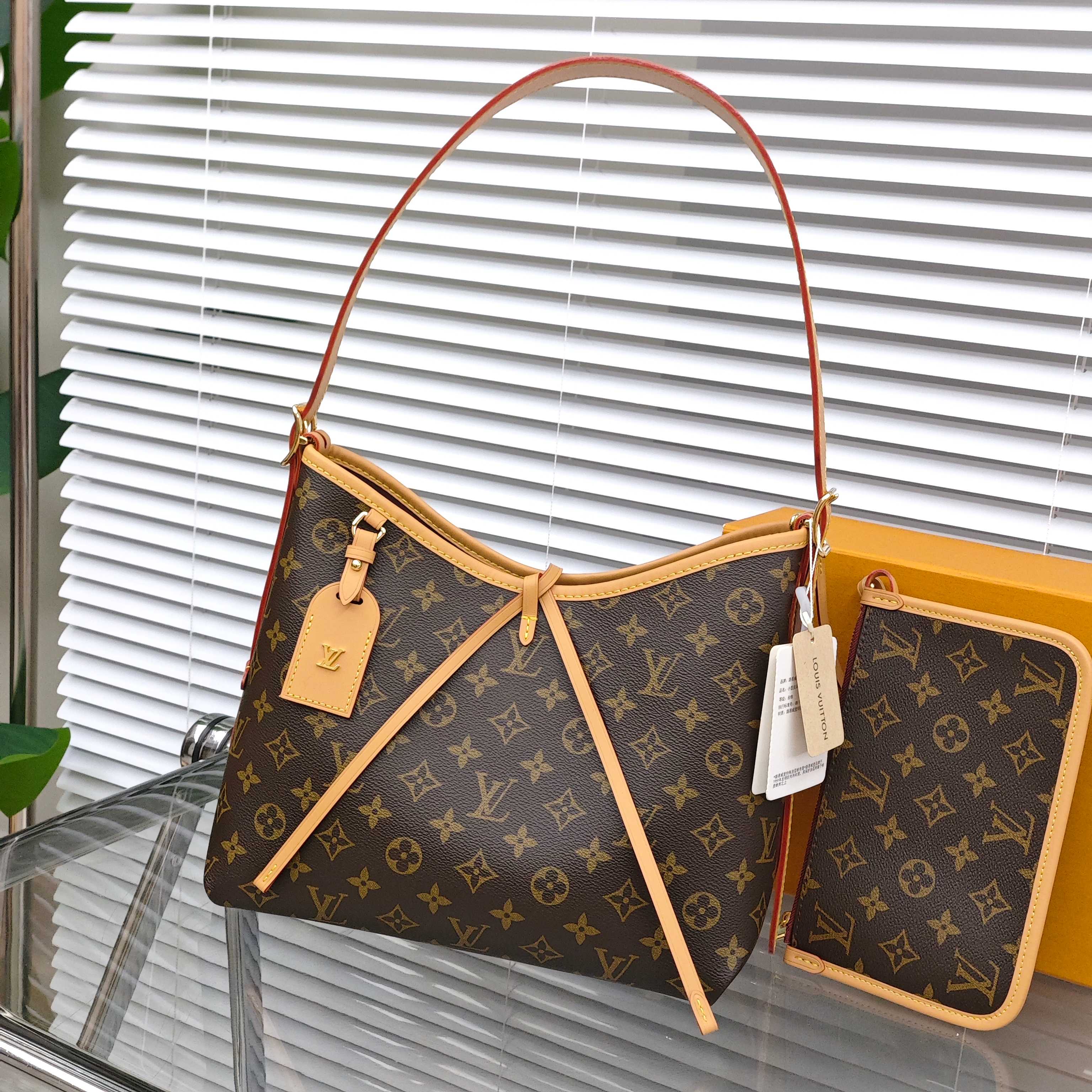 🛒Lv Carryall子母购物袋 ￥390 尺寸：29×24×12cm《高定版》 简介：抽绳式吸磁开合，内置拉链口袋，内部空间宽敞，搭配可调节长短肩带，可腋下/可斜挎背。