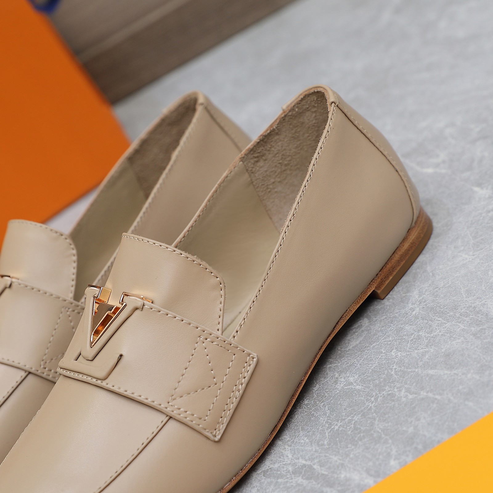 Louis Vuitton Women's Loafers in Beige Leather with Gold-Tone Hardware 10 a1705306215438 8281