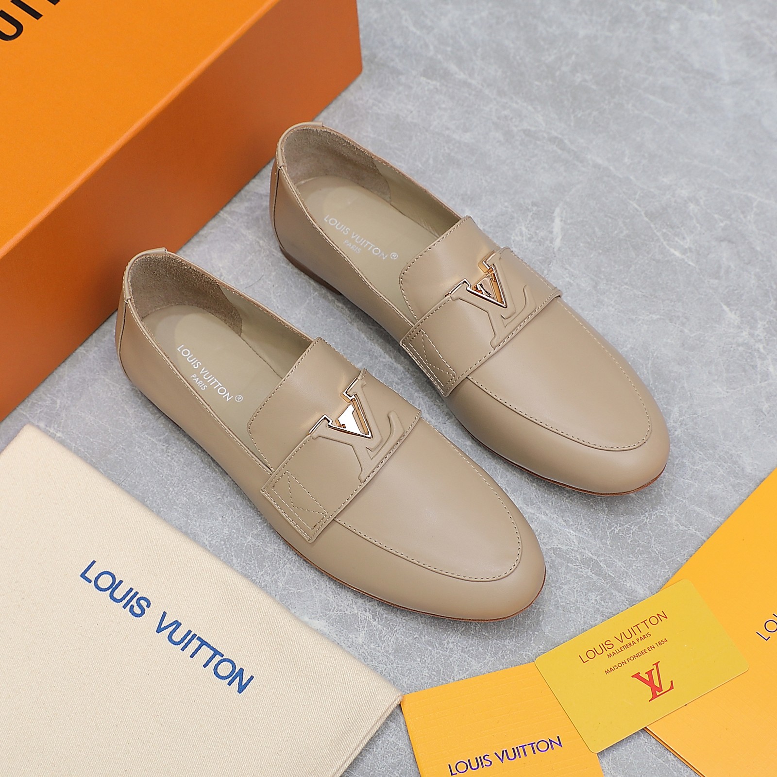 Louis Vuitton Women's Loafers in Beige Leather with Gold-Tone Hardware 7 a1705306215485 3666
