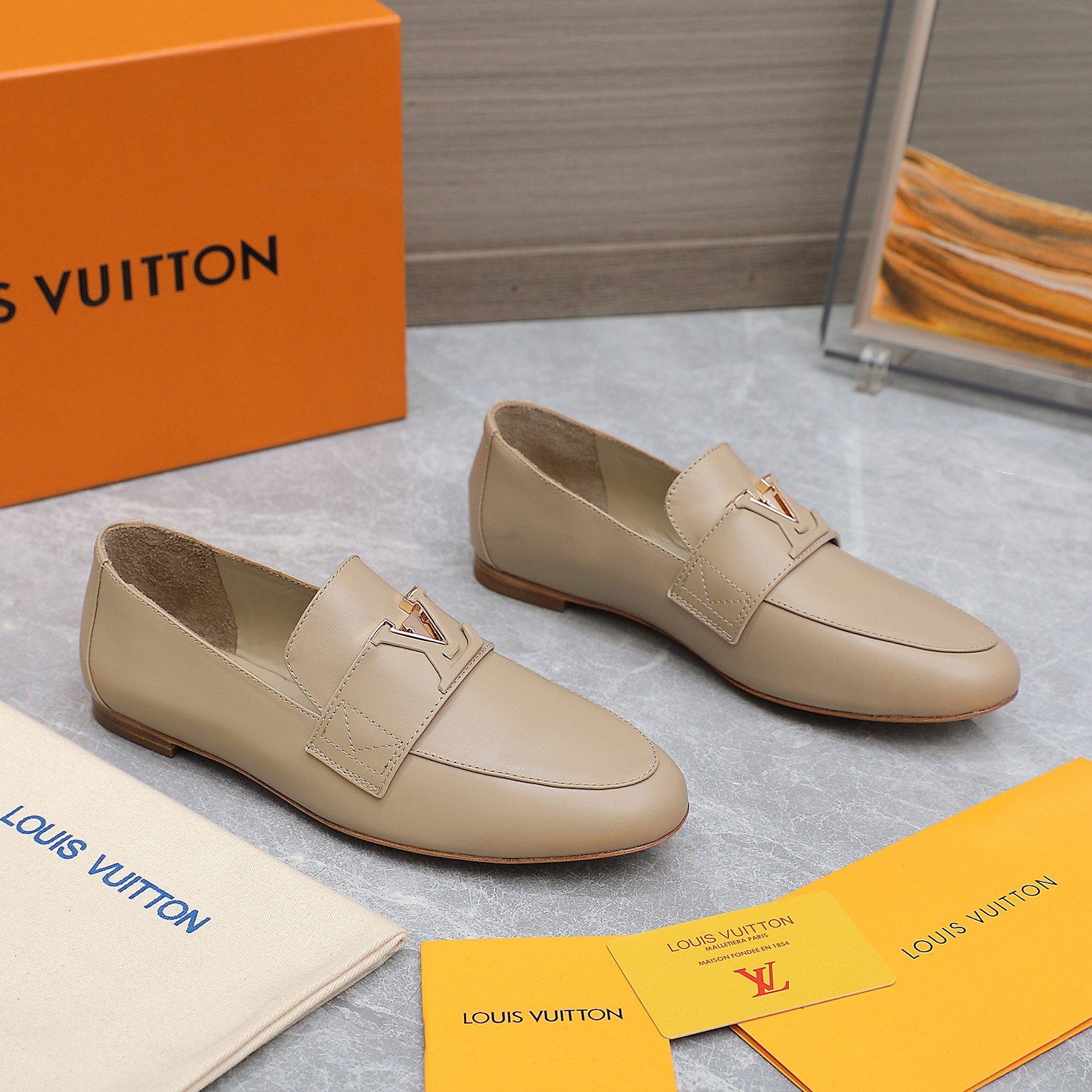Louis Vuitton Women's Loafers in Beige Leather with Gold-Tone Hardware 4 a1705306215514 8657