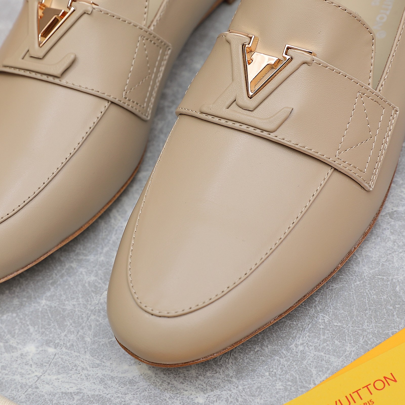 Louis Vuitton Women's Loafers in Beige Leather with Gold-Tone Hardware 8 a1705306217030 2341