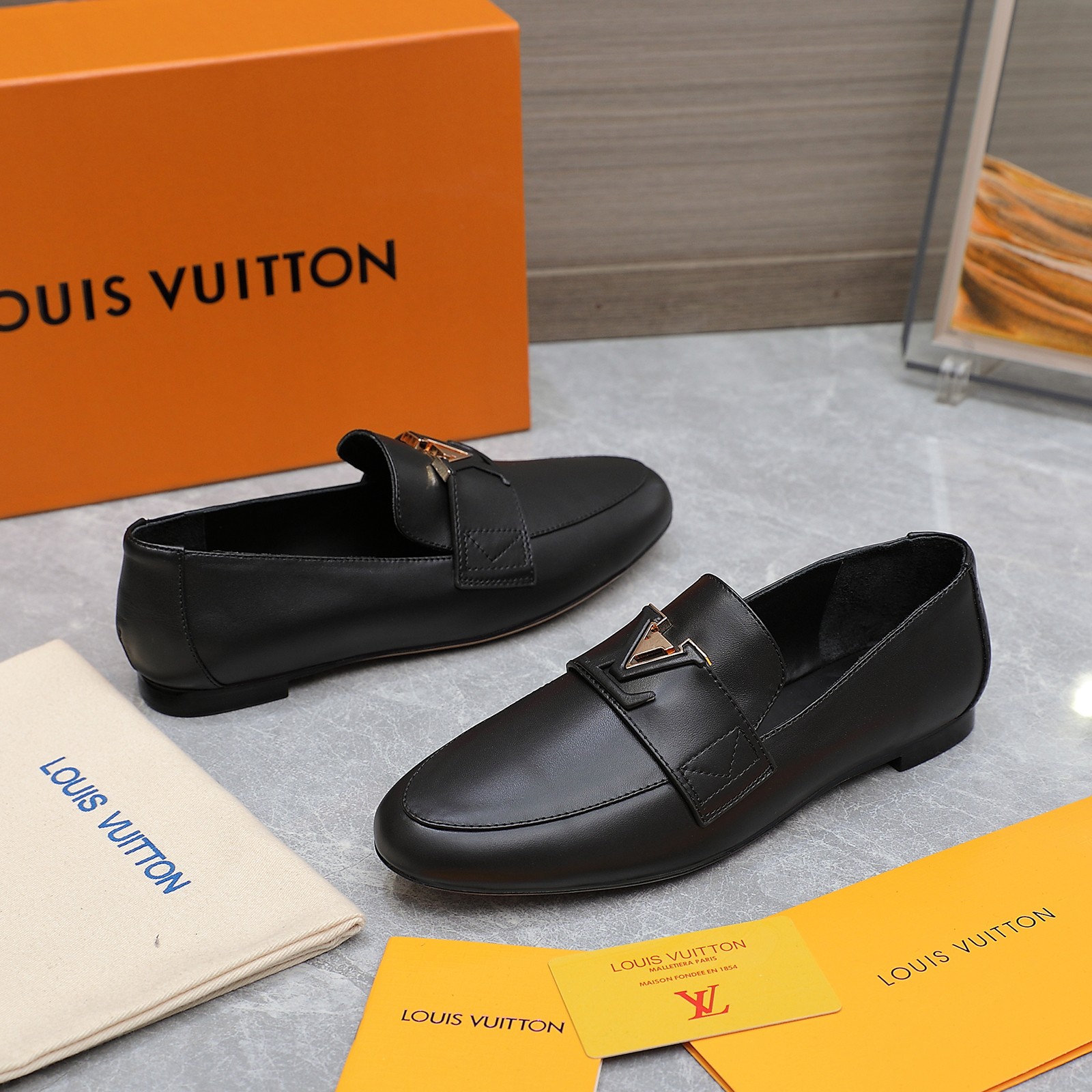 Louis Vuitton Women's Loafers Early Autumn New Collection Flat Shoes 4 a1705306265192 0868