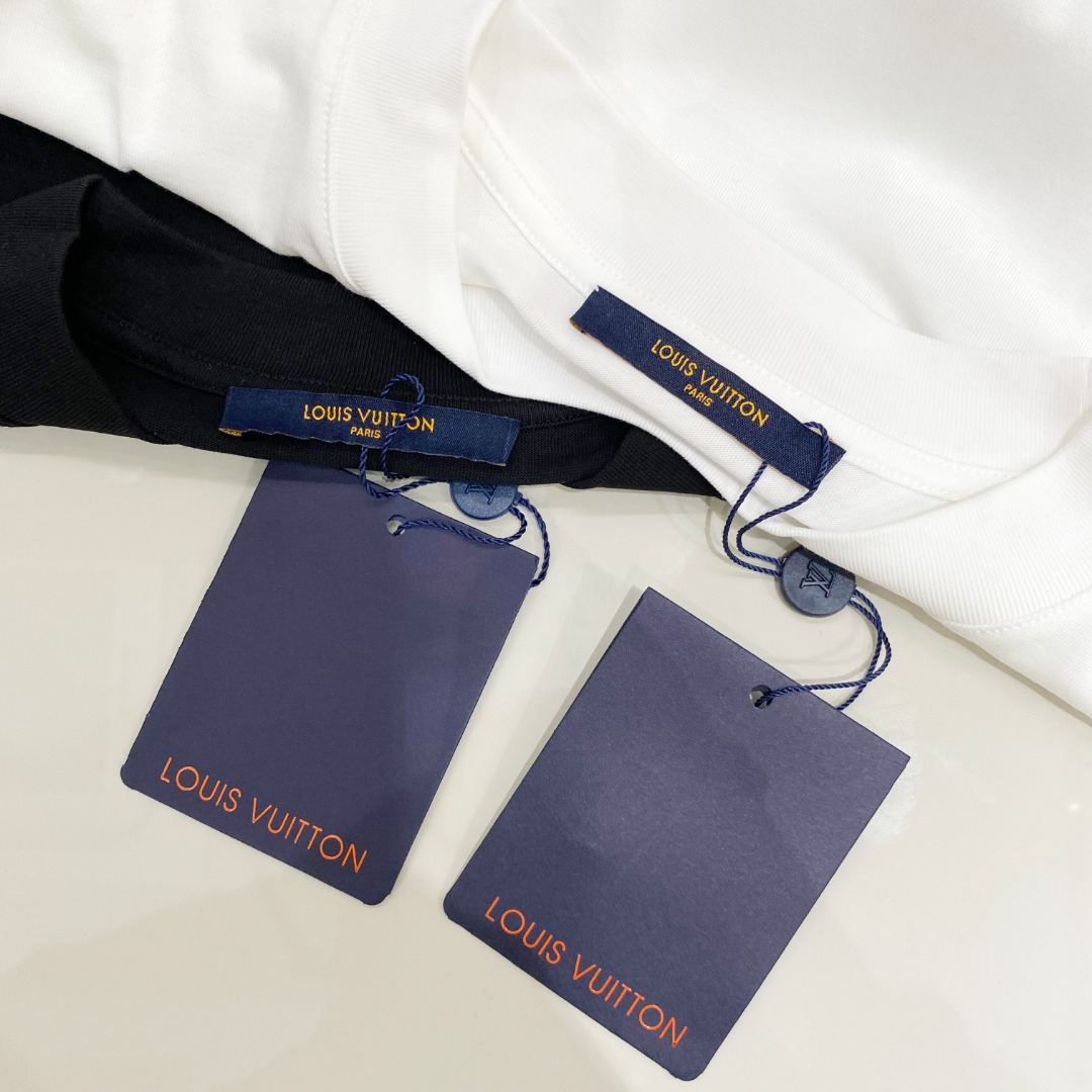  LV  2025ss春夏新款棉质圆领短袖T恤 胸前重工刺绣🪡标识 顶级丝光棉面料定制 标准版型
黑 白