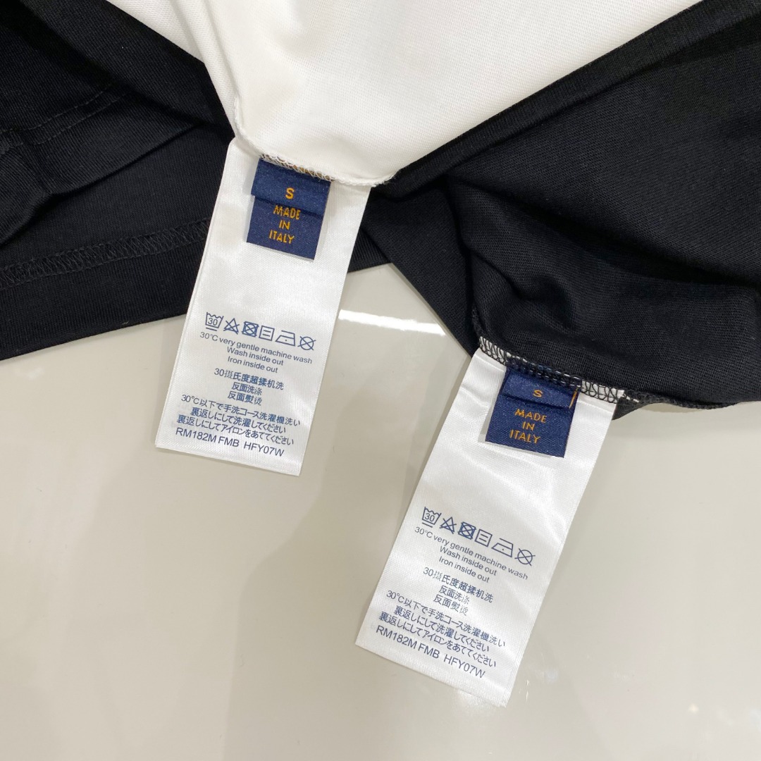  LV  2025ss春夏新款棉质圆领短袖T恤 胸前重工刺绣🪡标识 顶级丝光棉面料定制 标准版型
黑 白