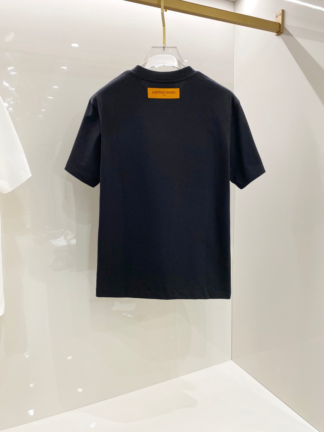  LV  2025ss春夏新款棉质圆领短袖T恤 胸前重工刺绣🪡标识 顶级丝光棉面料定制 标准版型
黑 白