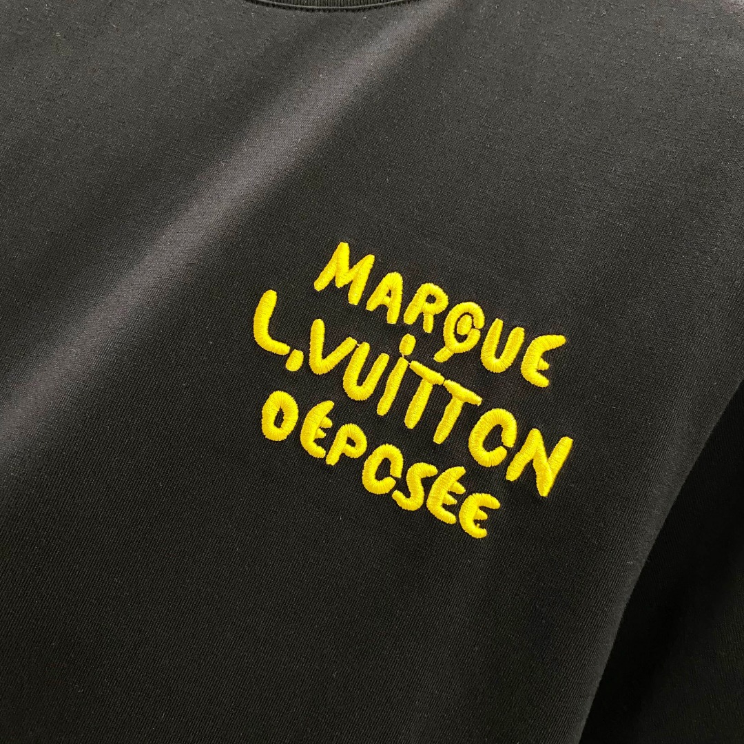  LV  2025ss春夏新款棉质圆领短袖T恤 胸前重工刺绣🪡标识 顶级丝光棉面料定制 标准版型
黑 白