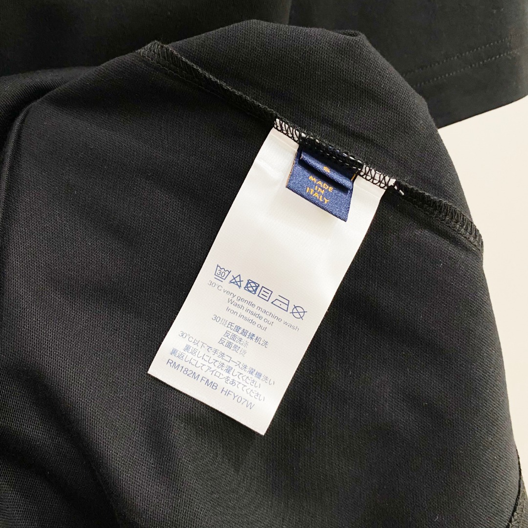  LV  2025ss春夏新款棉质圆领短袖T恤 胸前重工刺绣🪡标识 顶级丝光棉面料定制 标准版型
黑 白