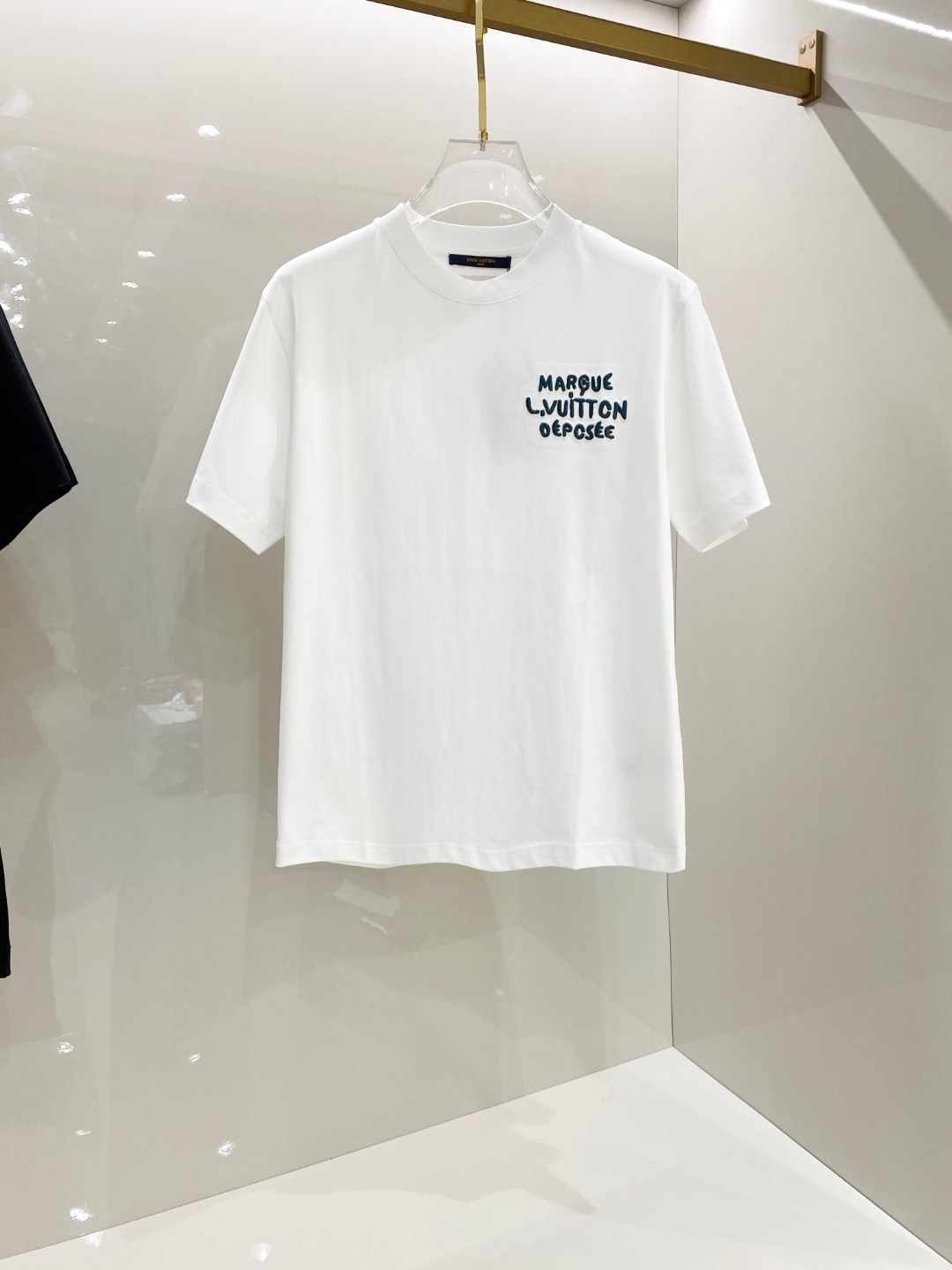  LV  2025ss春夏新款棉质圆领短袖T恤 胸前重工刺绣🪡标识 顶级丝光棉面料定制 标准版型
黑 白