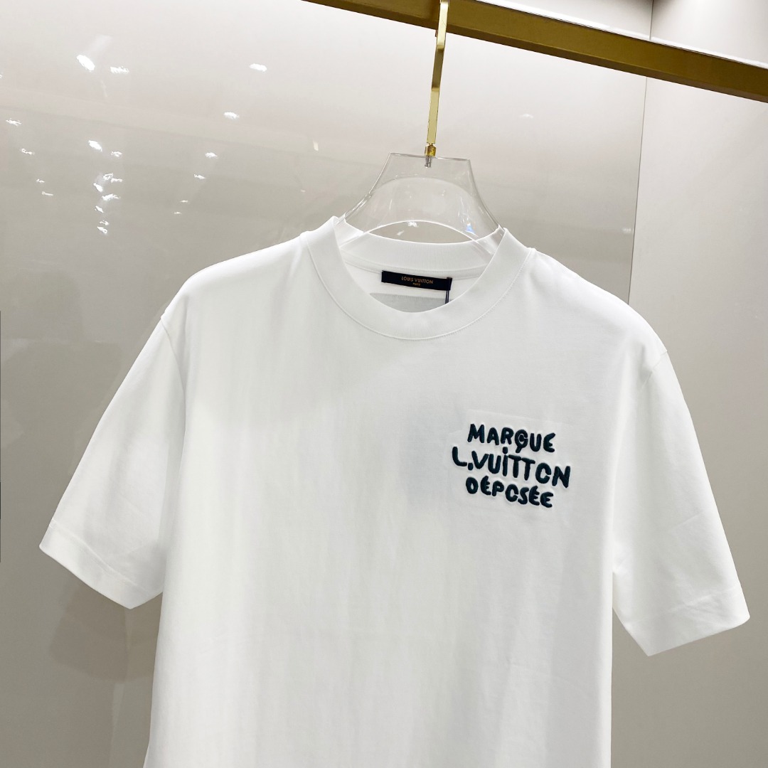  LV  2025ss春夏新款棉质圆领短袖T恤 胸前重工刺绣🪡标识 顶级丝光棉面料定制 标准版型
黑 白