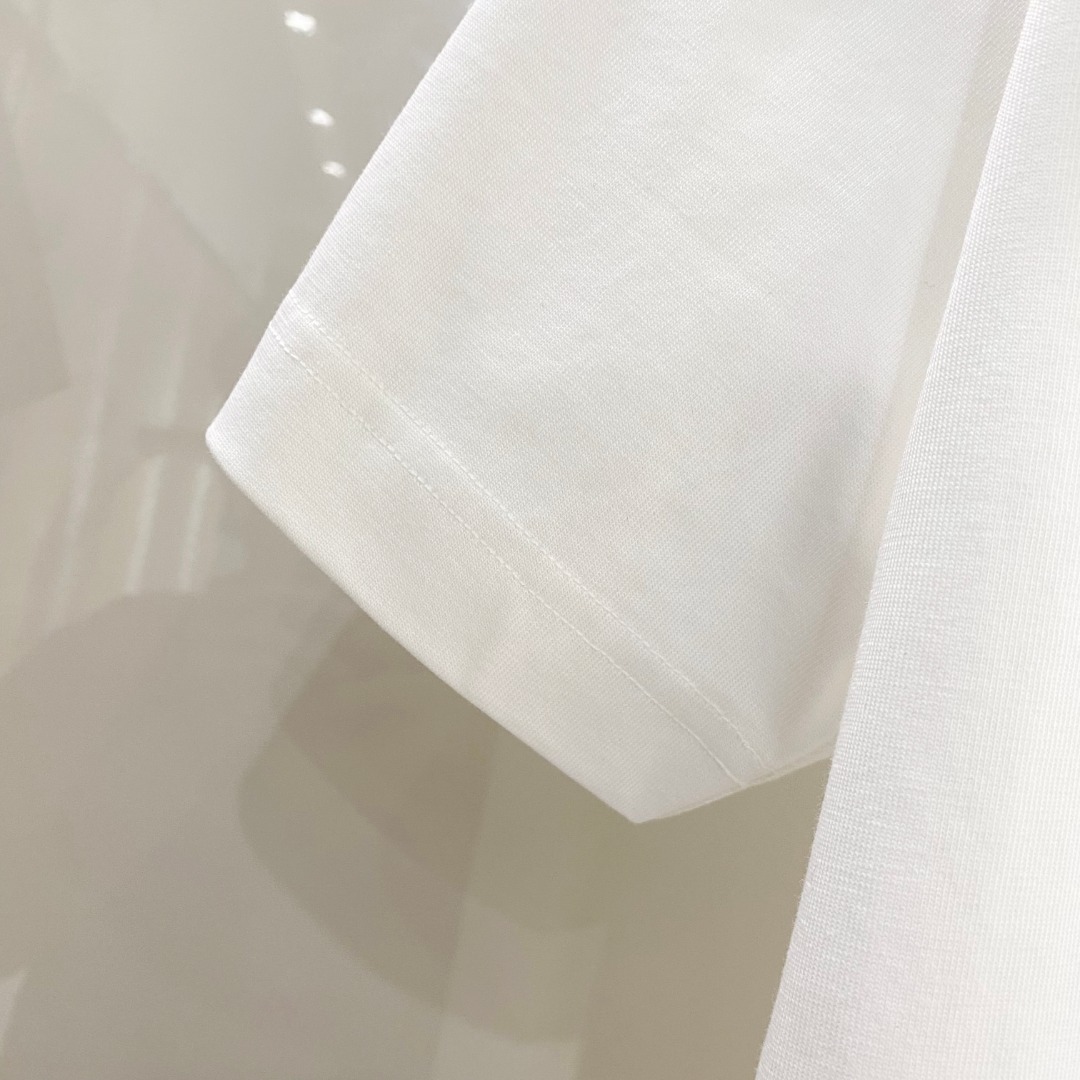  LV  2025ss春夏新款棉质圆领短袖T恤 胸前重工刺绣🪡标识 顶级丝光棉面料定制 标准版型
黑 白