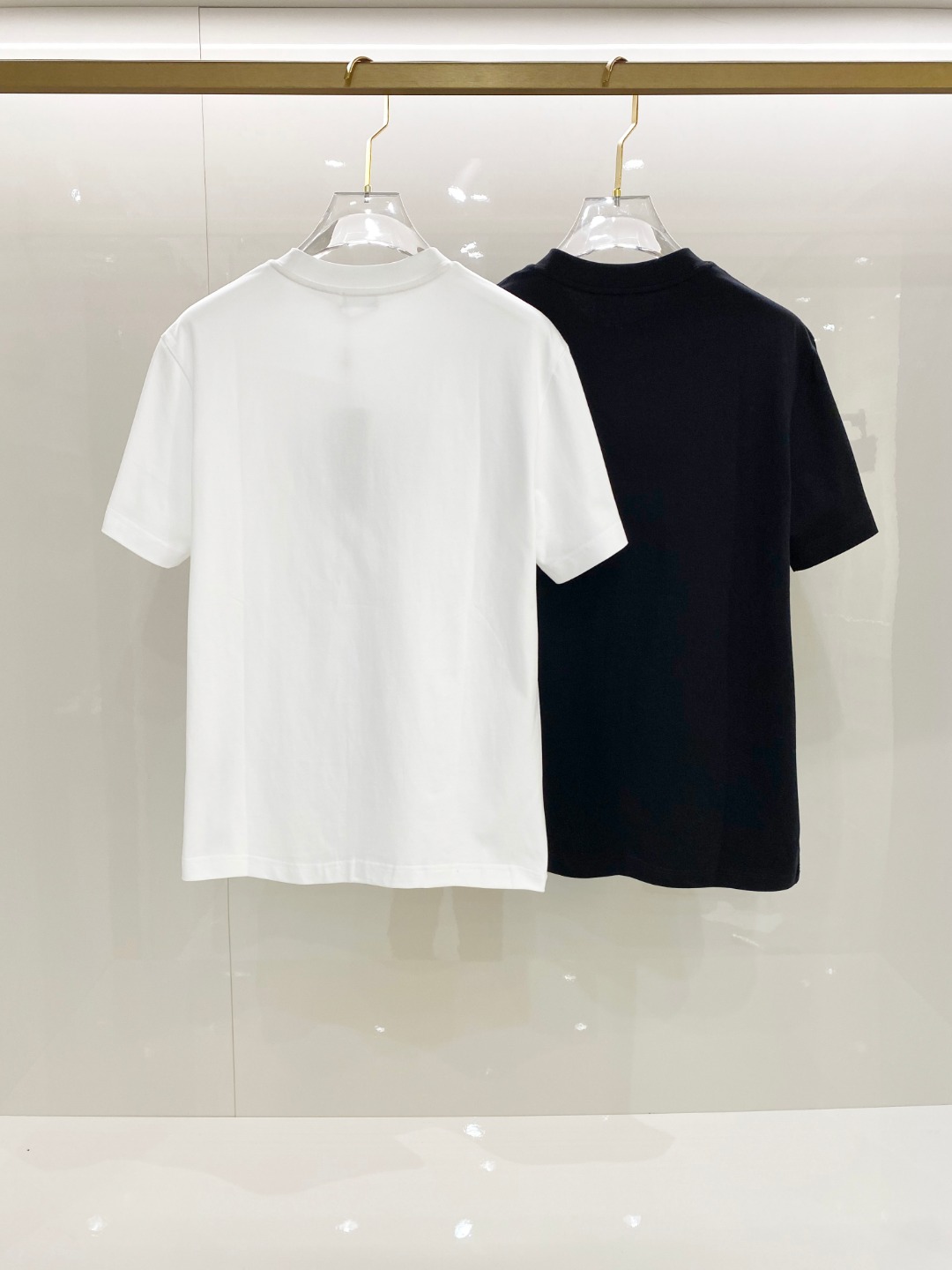  Dio*🆕 2025ss春夏新款棉质圆领短袖T恤 胸前重工刺绣🪡工艺 顶级丝光棉面料定制 标准版型
黑