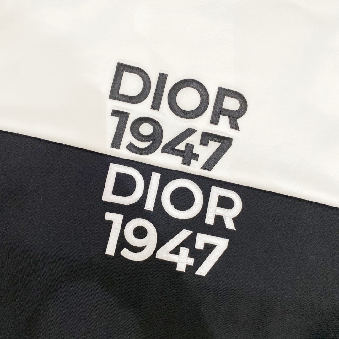  Dio*🆕 2025ss春夏新款棉质圆领短袖T恤 胸前重工刺绣🪡工艺 顶级丝光棉面料定制 标准版型
黑