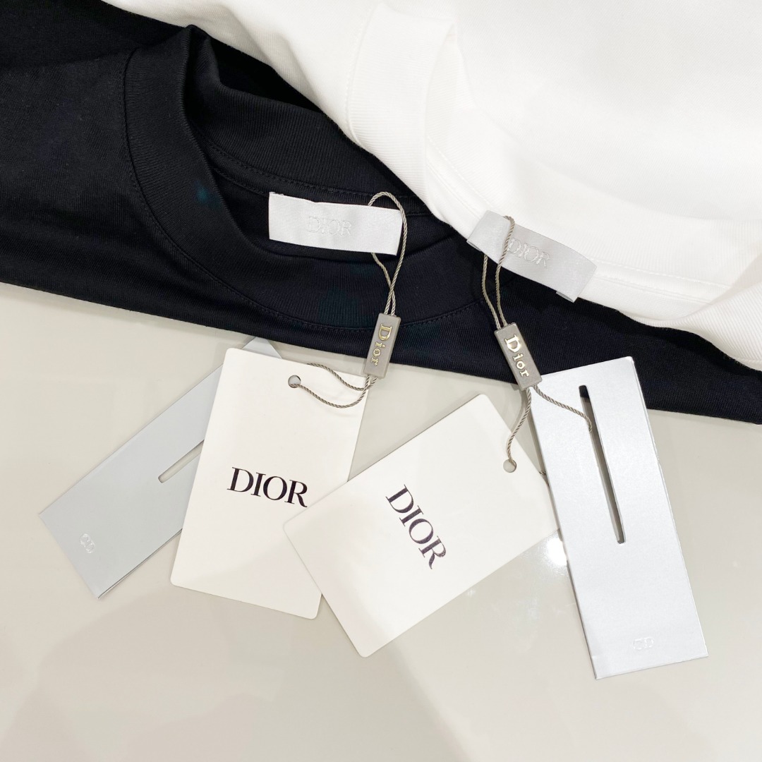  Dio*🆕 2025ss春夏新款棉质圆领短袖T恤 胸前重工刺绣🪡工艺 顶级丝光棉面料定制 标准版型
黑