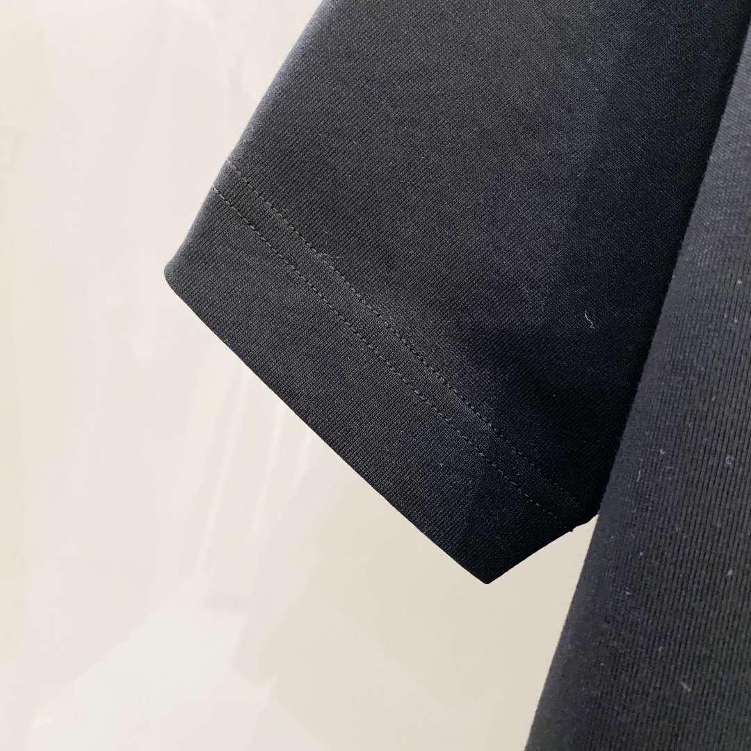  Dio*🆕 2025ss春夏新款棉质圆领短袖T恤 胸前重工刺绣🪡工艺 顶级丝光棉面料定制 标准版型
黑