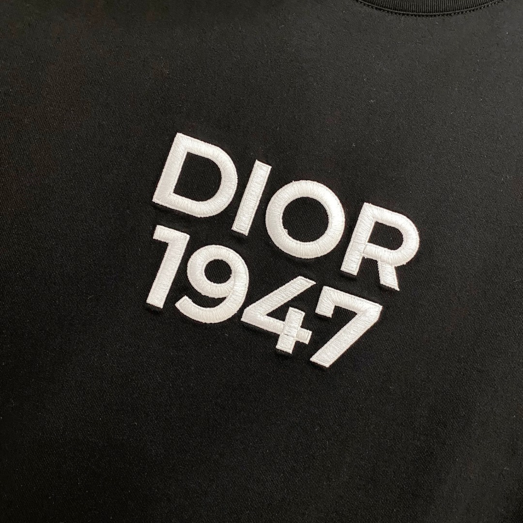  Dio*🆕 2025ss春夏新款棉质圆领短袖T恤 胸前重工刺绣🪡工艺 顶级丝光棉面料定制 标准版型
黑